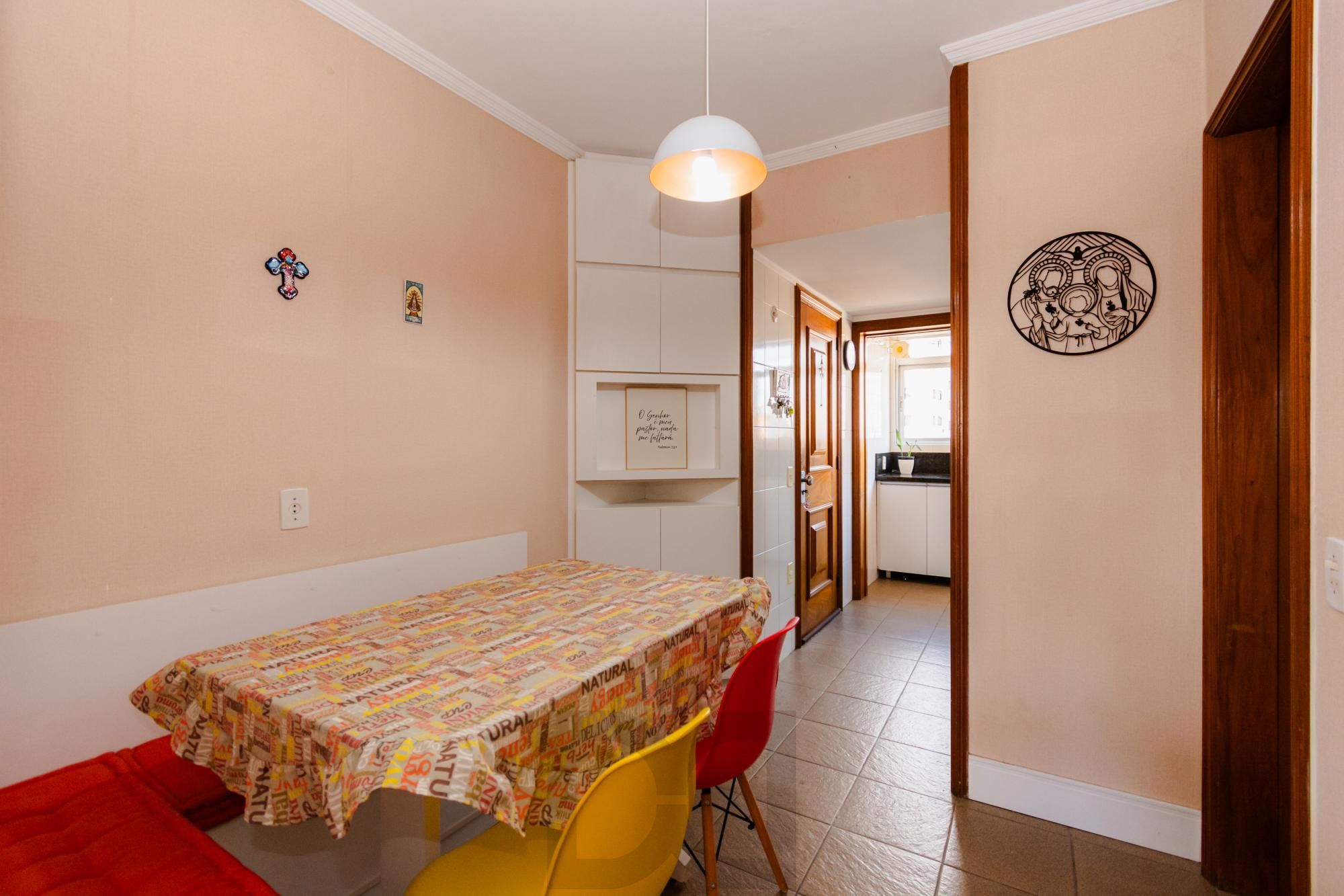 Apartamento 2 quartos, elevador e 1 vaga de garagem no Bairro Auxiliadora Poa. — foto 1