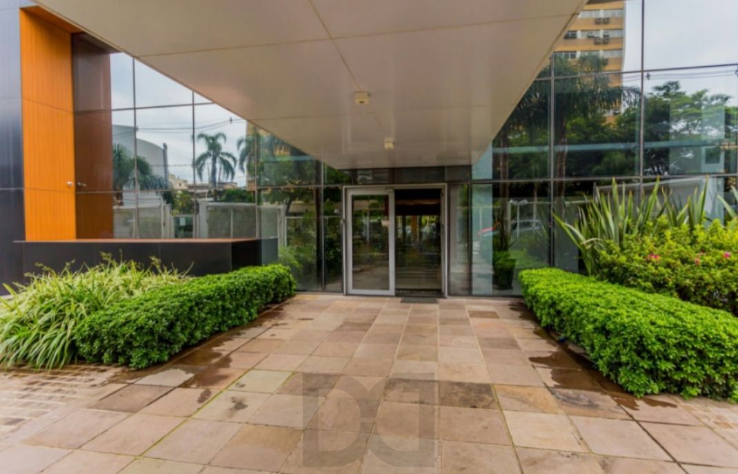 Apartamento mobiliado de 2 dormitórios e 2 vagas no bairro Petrópolis — foto 25