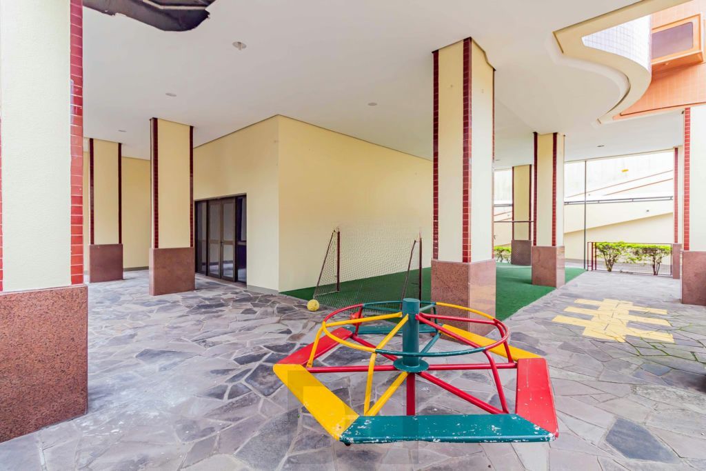 Apartamento com 3 quartos, vaga e elevador no Bairro Menino Deus — foto 21