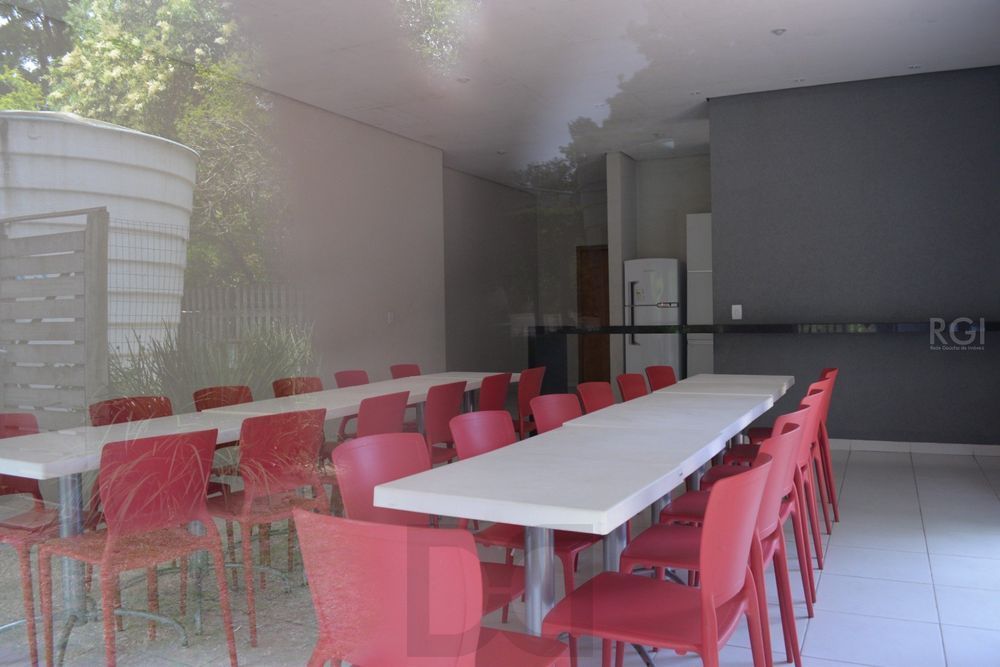 Apartamento de 2 dormitórios, elevador e 2 vagas no bairro Partenon — foto 22