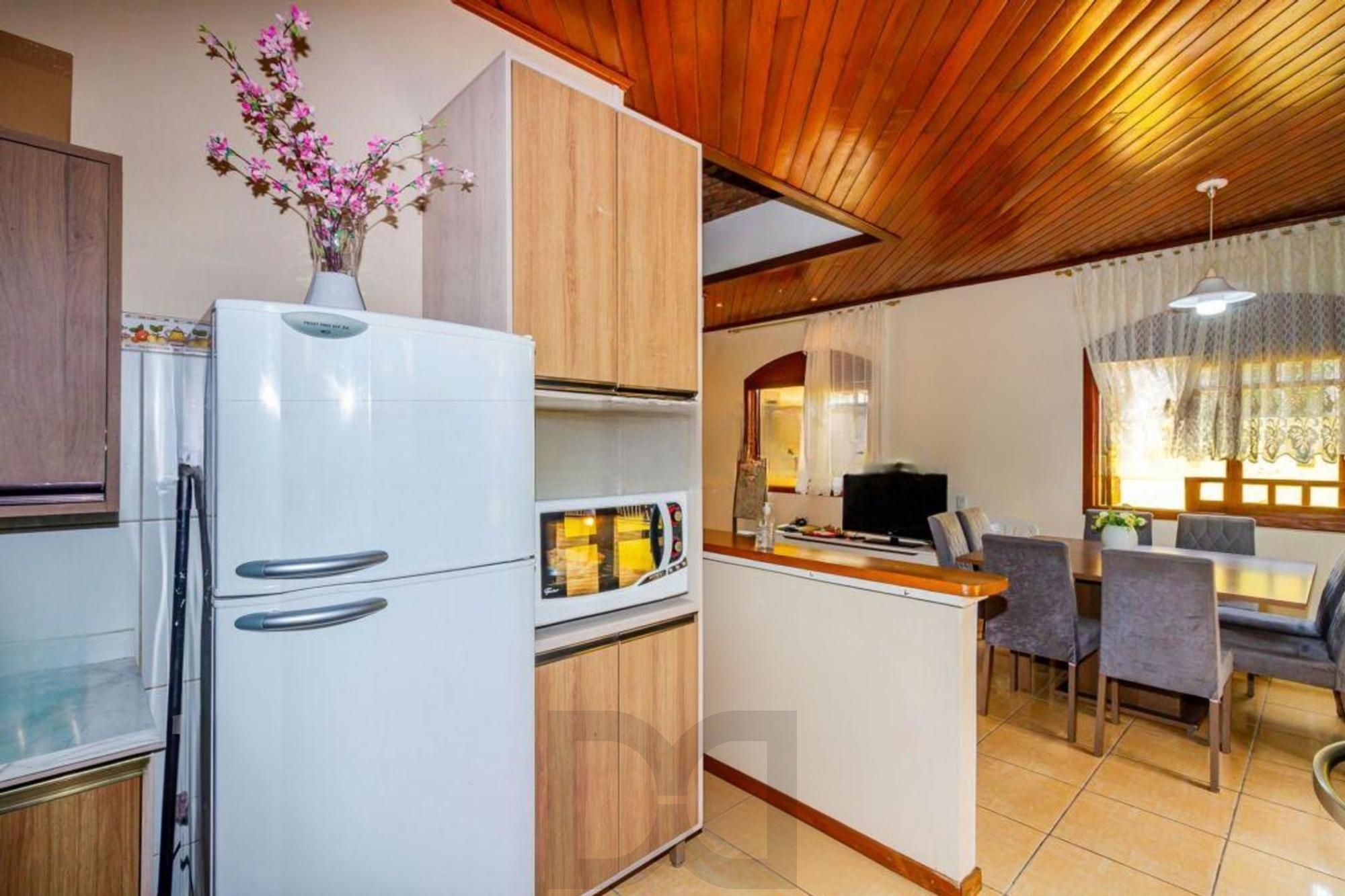 Casa com 5 quartos, 2 vagas e pátio, no Bairro Sarandí — foto 26