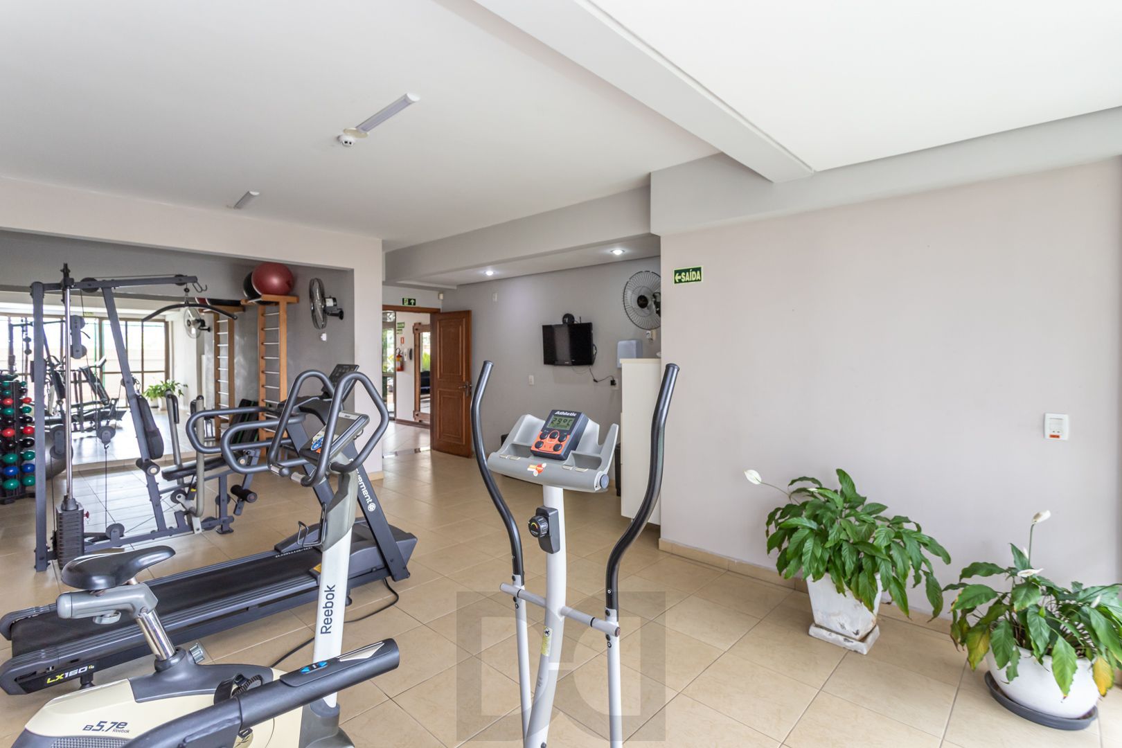 Apartamento de 97m², 2 dormitórios,1suíte, 3 vagas de garagem no Jardim Botânico — foto 48