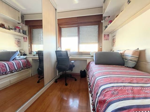 Apartamento de 2 dormitórios, elevador no bairro Petrópolis Porto alegre. — foto 32