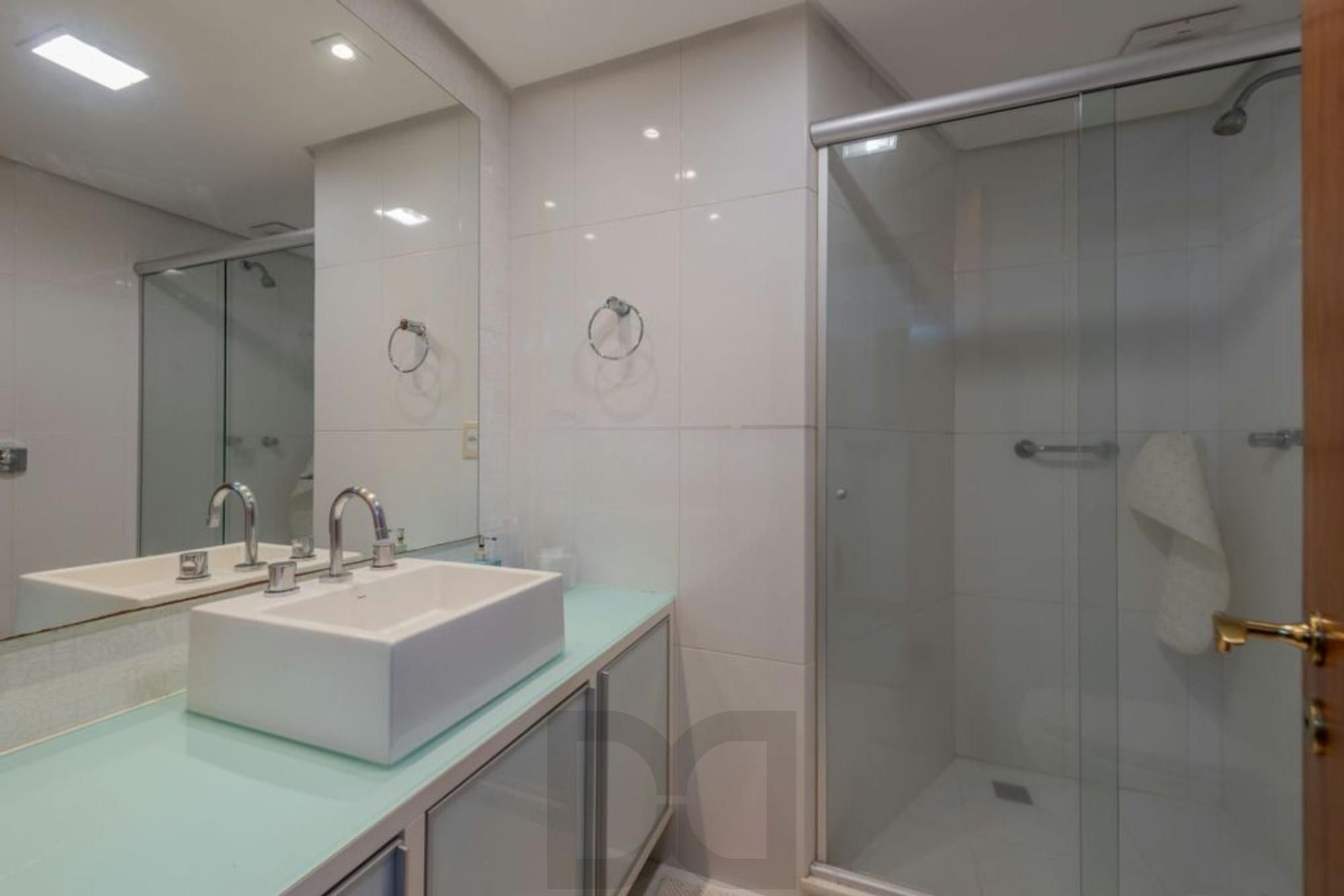 Apartamento de 4 dormitórios, 2 suítes, 2 vagas e elevador na Castro Alves. — foto 26