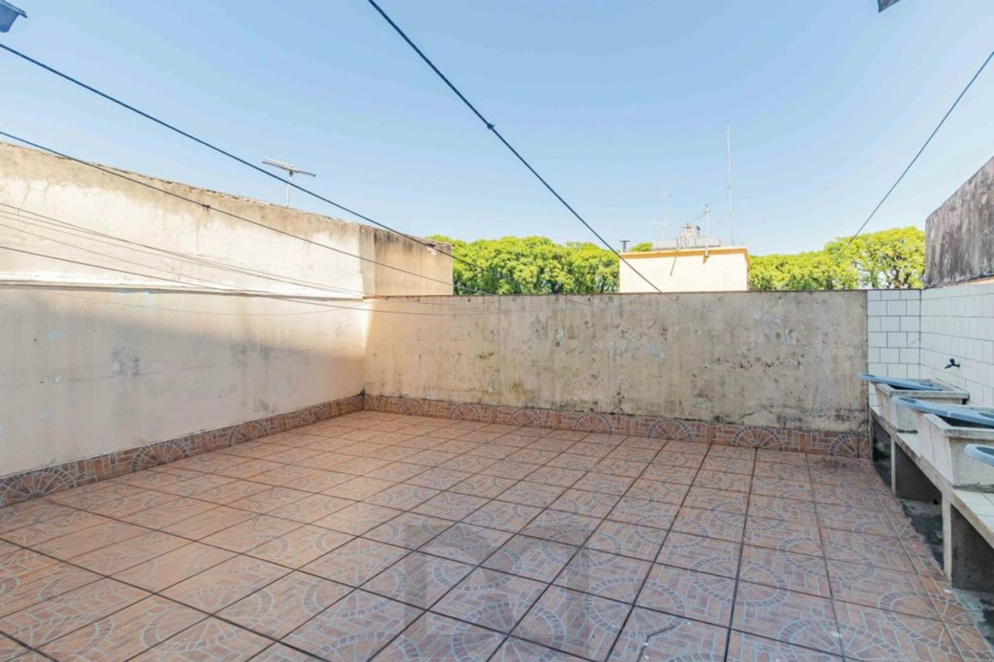 Apartamento com 2 quartos, elevador semi mobiliado no bairro Floresta. — foto 28