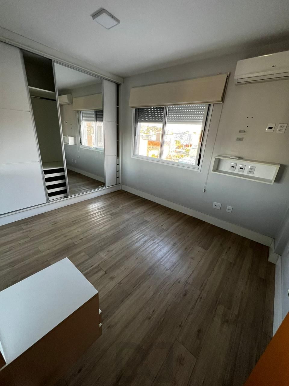 Apartamento de 2 dormitórios, elevador e duas vagas de garagem em Porto Alegre. — foto 12