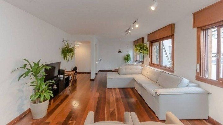 Apartamento com 3 quartos, 2 vagas e elevador no Petrópolis, Porto Alegre. — foto 1
