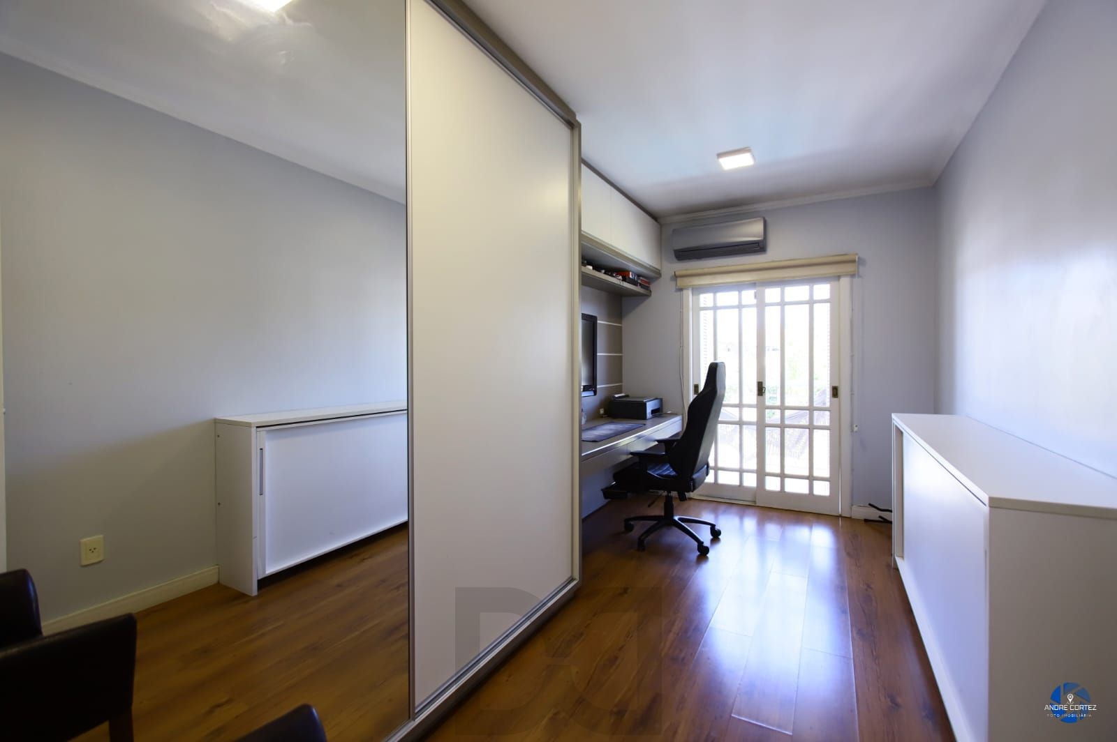 Casa com 4 dormitórios no Bairro Chácara das Pedras — foto 55