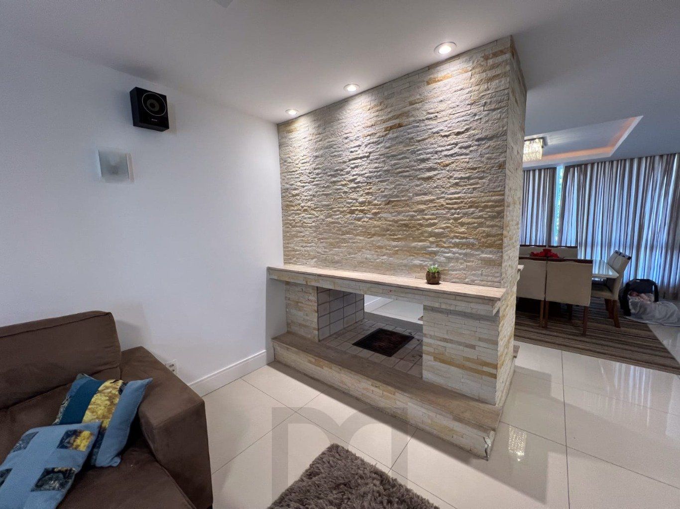 Casa semi mobiliada de 3 dormitórios e 4 vagas no bairro Cascata — foto 5
