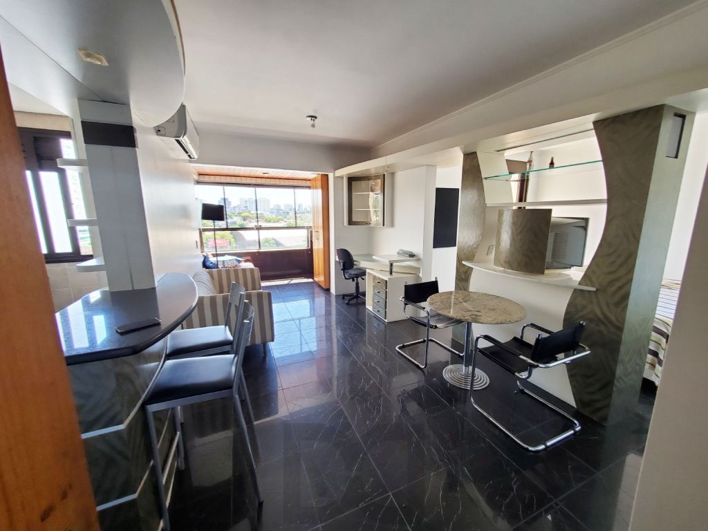 Apartamento de 1 dormitório, 1 vaga e elevador no bairro Boa Vista. — foto 3