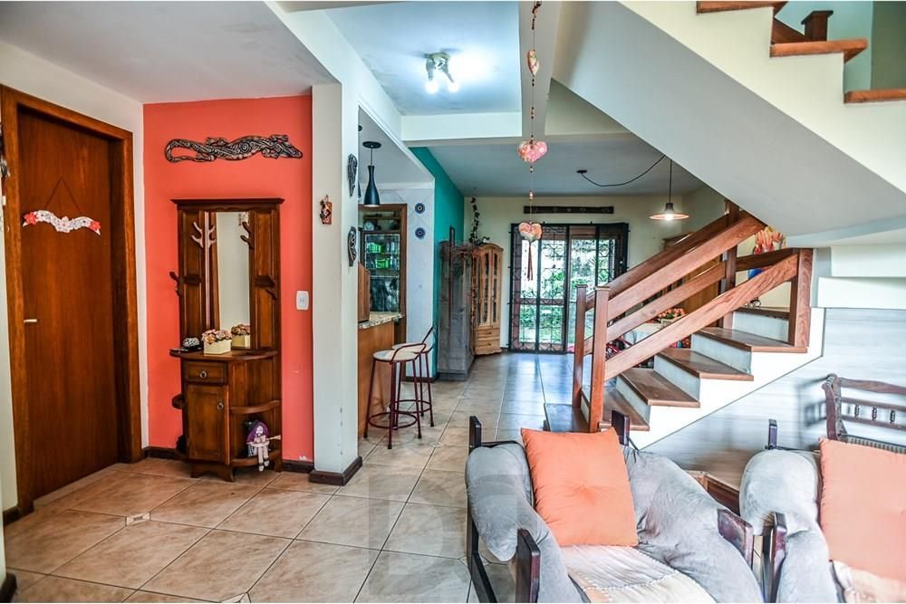 Casa em condomínio fechado de 2 quartos, suíte, 2 vagas no bairro Guarujá — foto 5