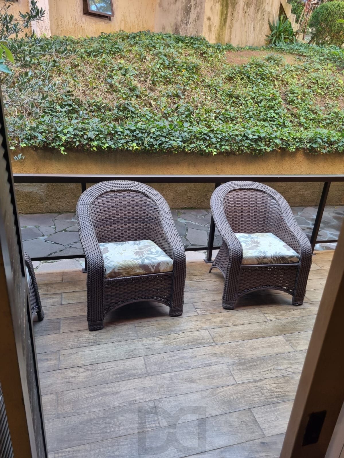 Apartamento térreo semi mobiliado de 3 dormitórios no bairro Cristal — foto 20