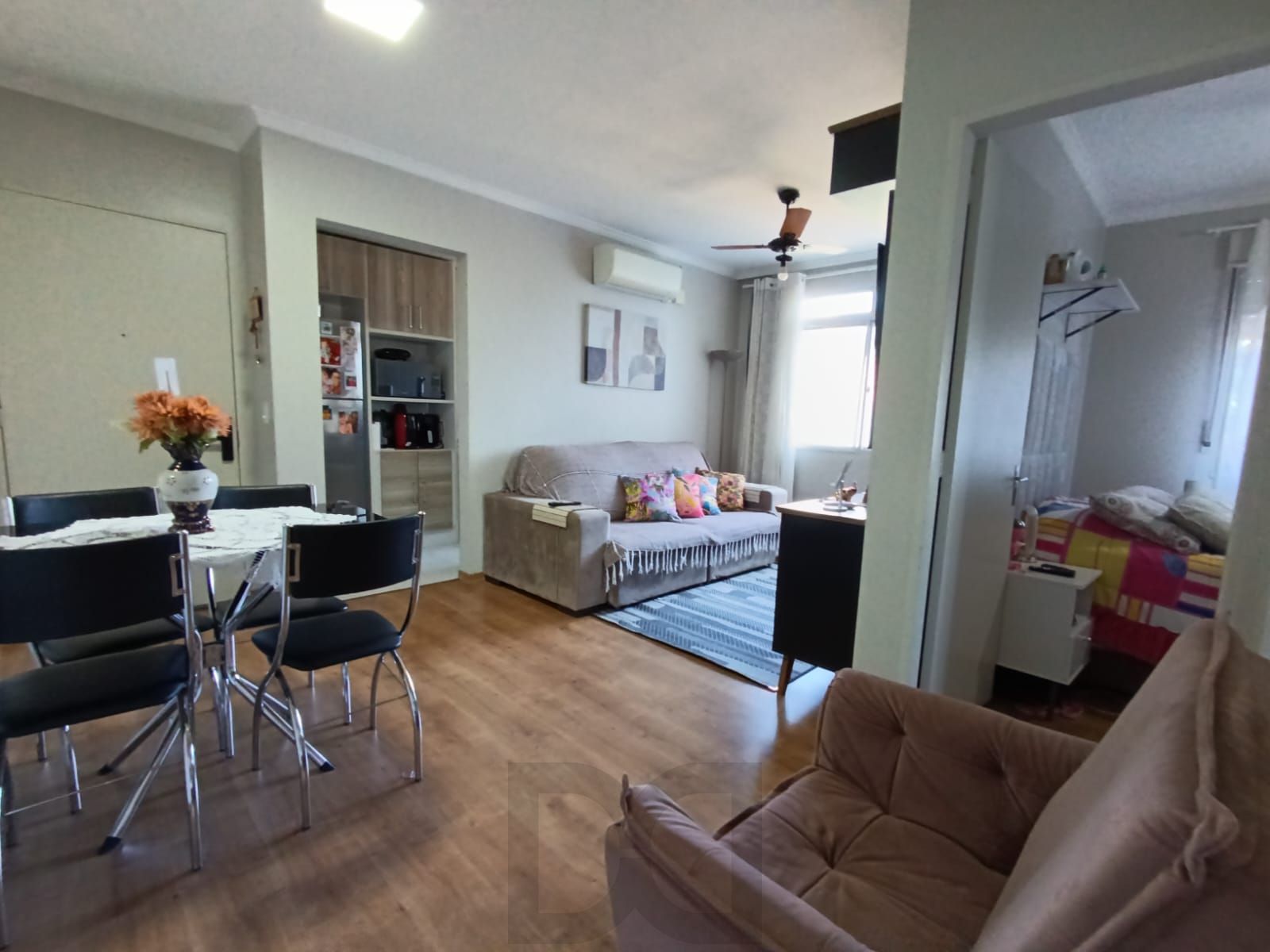 Apartamento semi mobiliado de 3 quartos e 1 vaga no bairro Sarandi. — foto 7