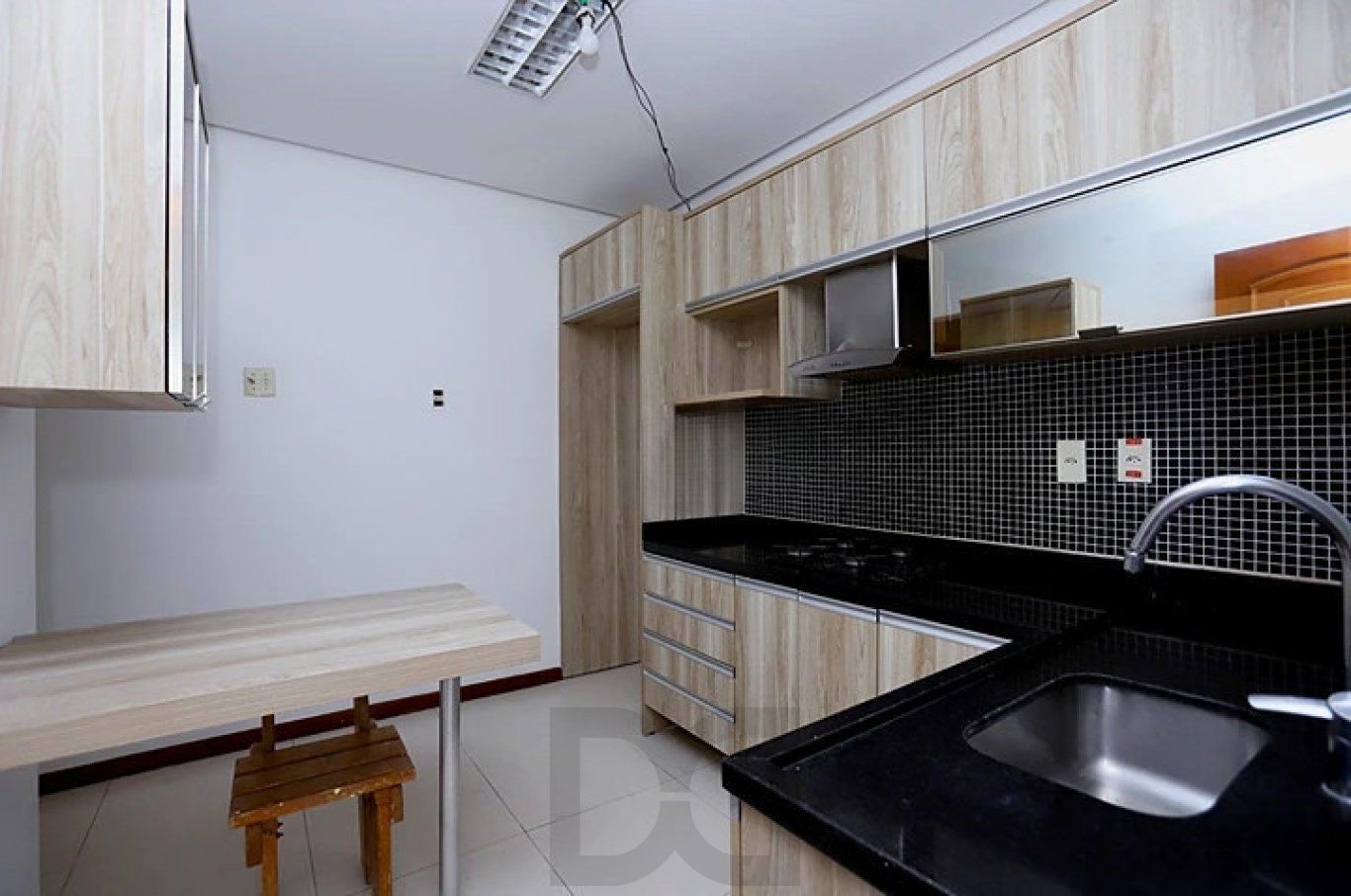 Casa com pátio, piscina e churrasqueira, no Bairro Nonoai — foto 16