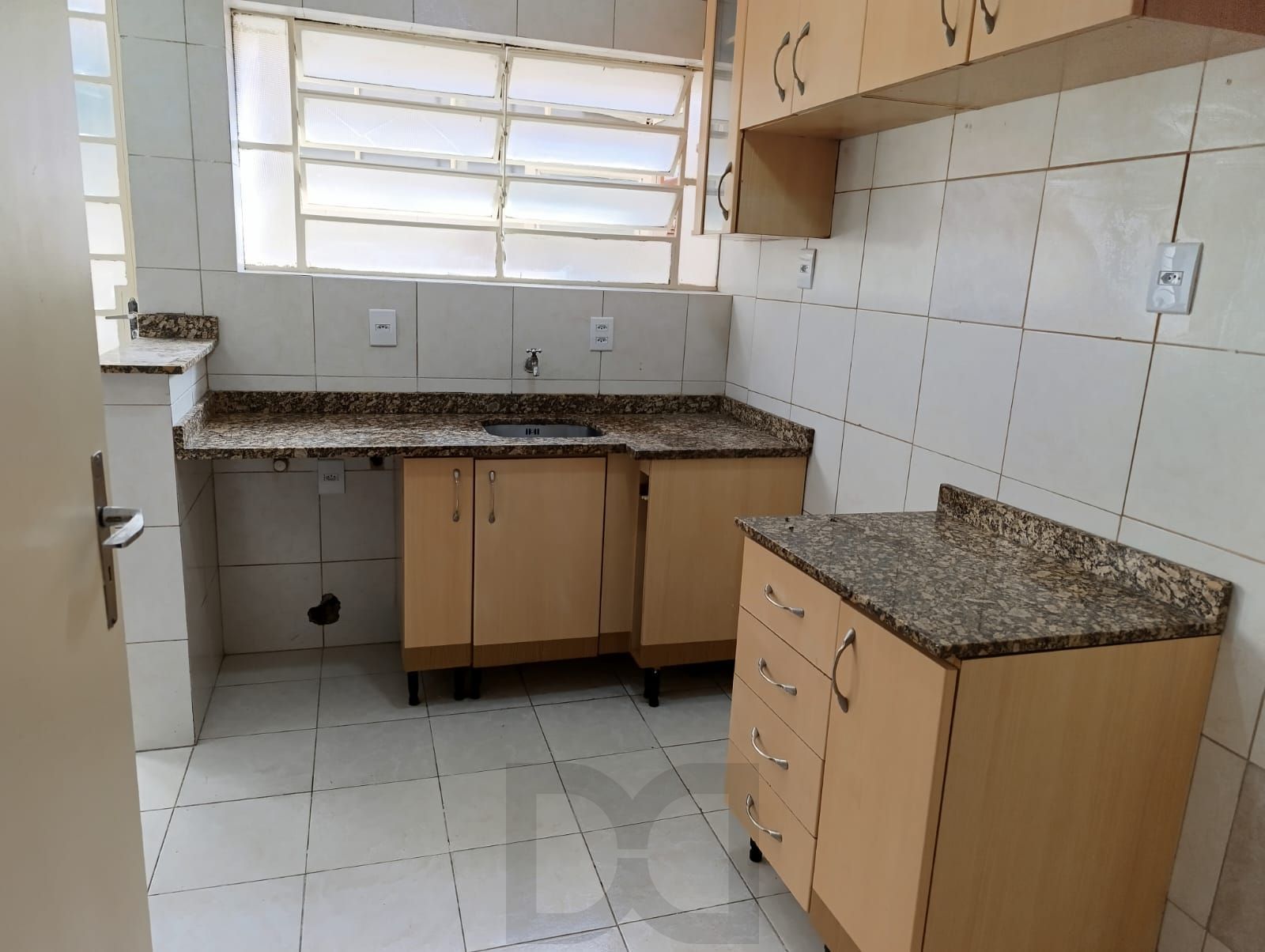 Apartamento térreo de 2 dormitórios e 1 vaga no bairro Praia de Belas — foto 12