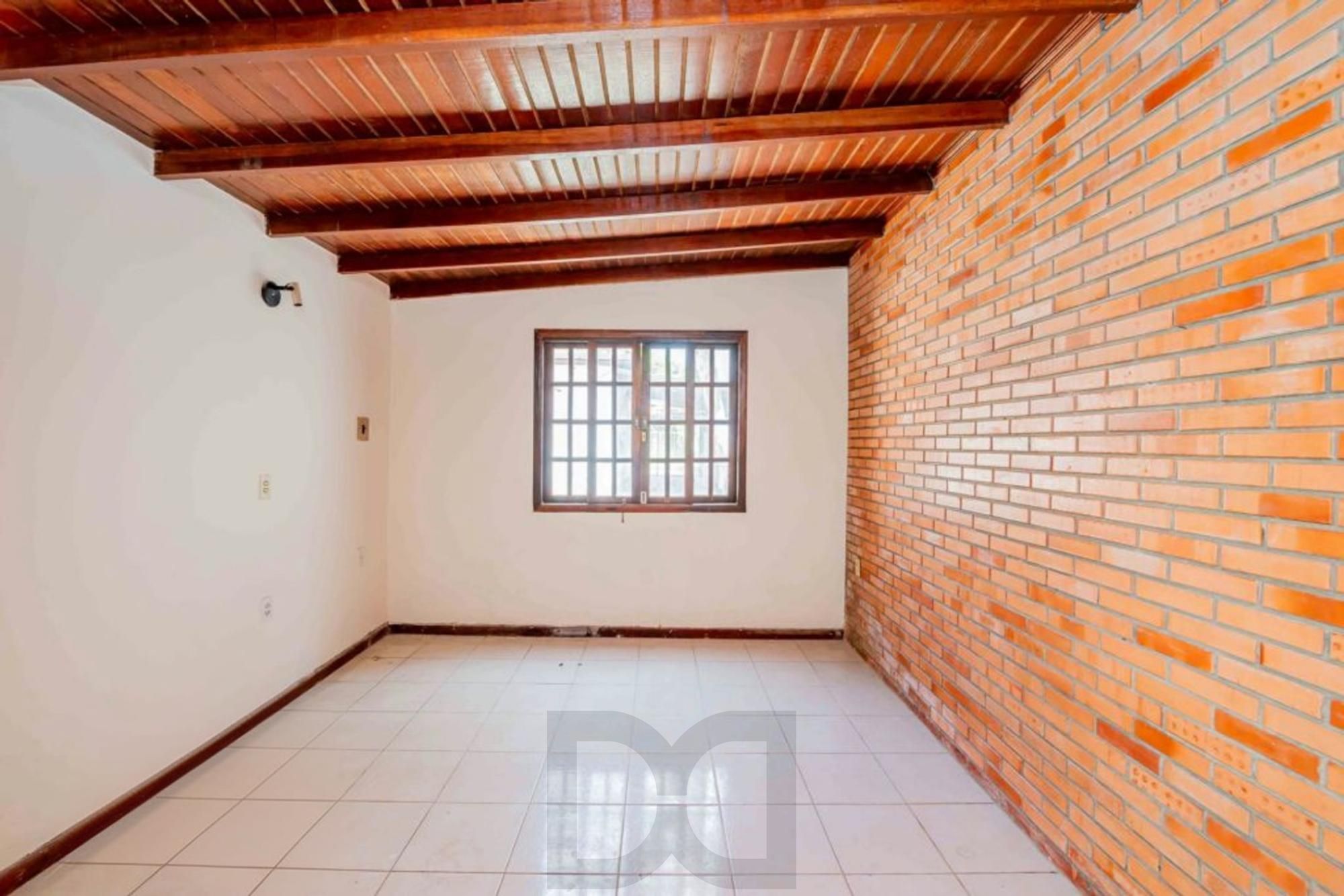 Casa de 2 dormitórios, churrasqueira, pátio, 4 vagas no bairro Ipanema — foto 11