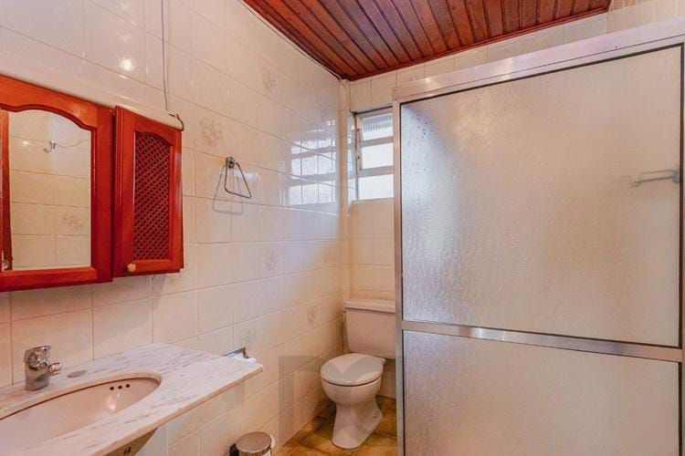 Casa com 6 quartos, 2 vagas e pátio no Bairro Higienópolis — foto 11