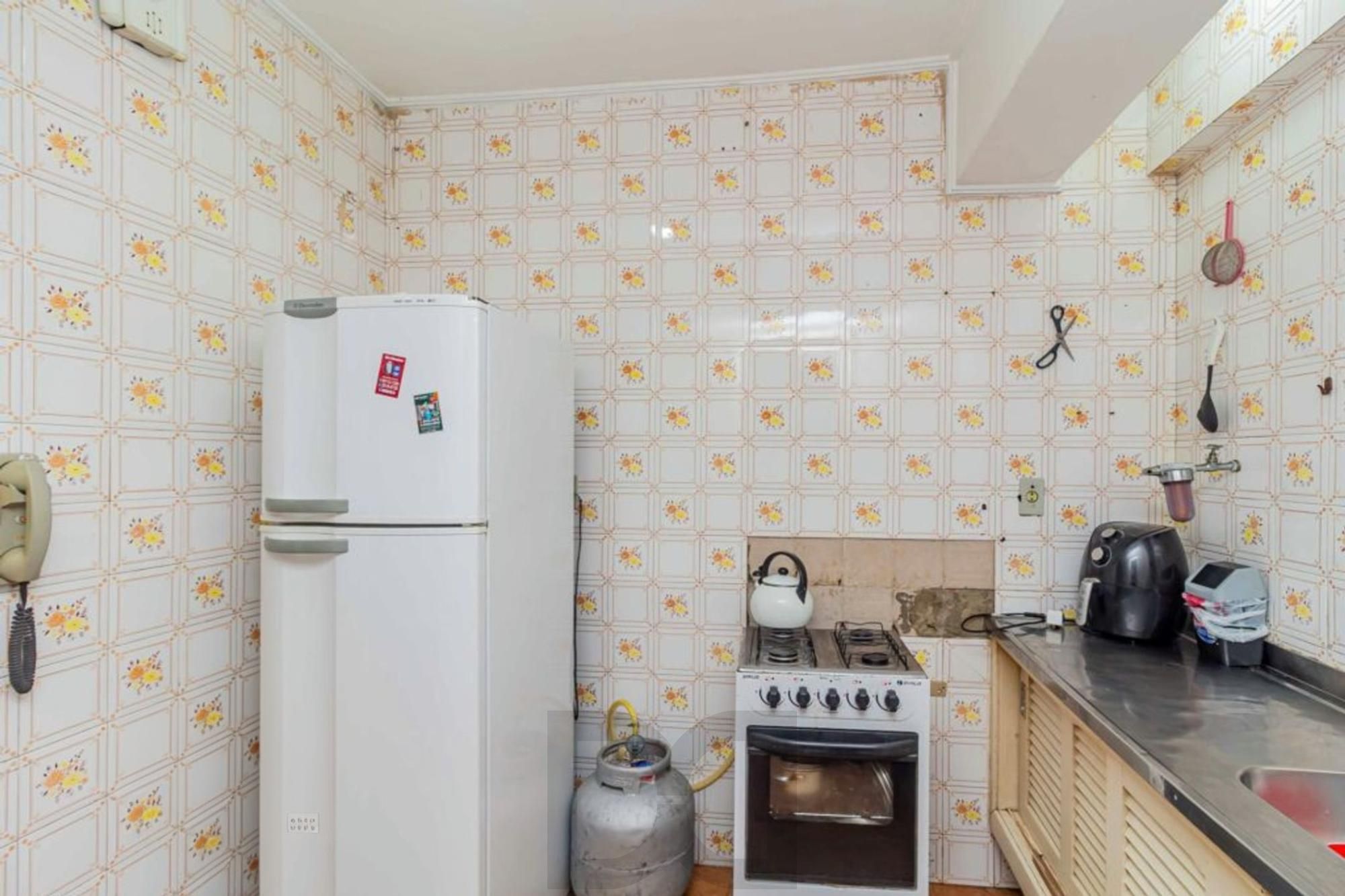 Apartamento com 2 quartos, elevador semi mobiliado no bairro Floresta. — foto 18