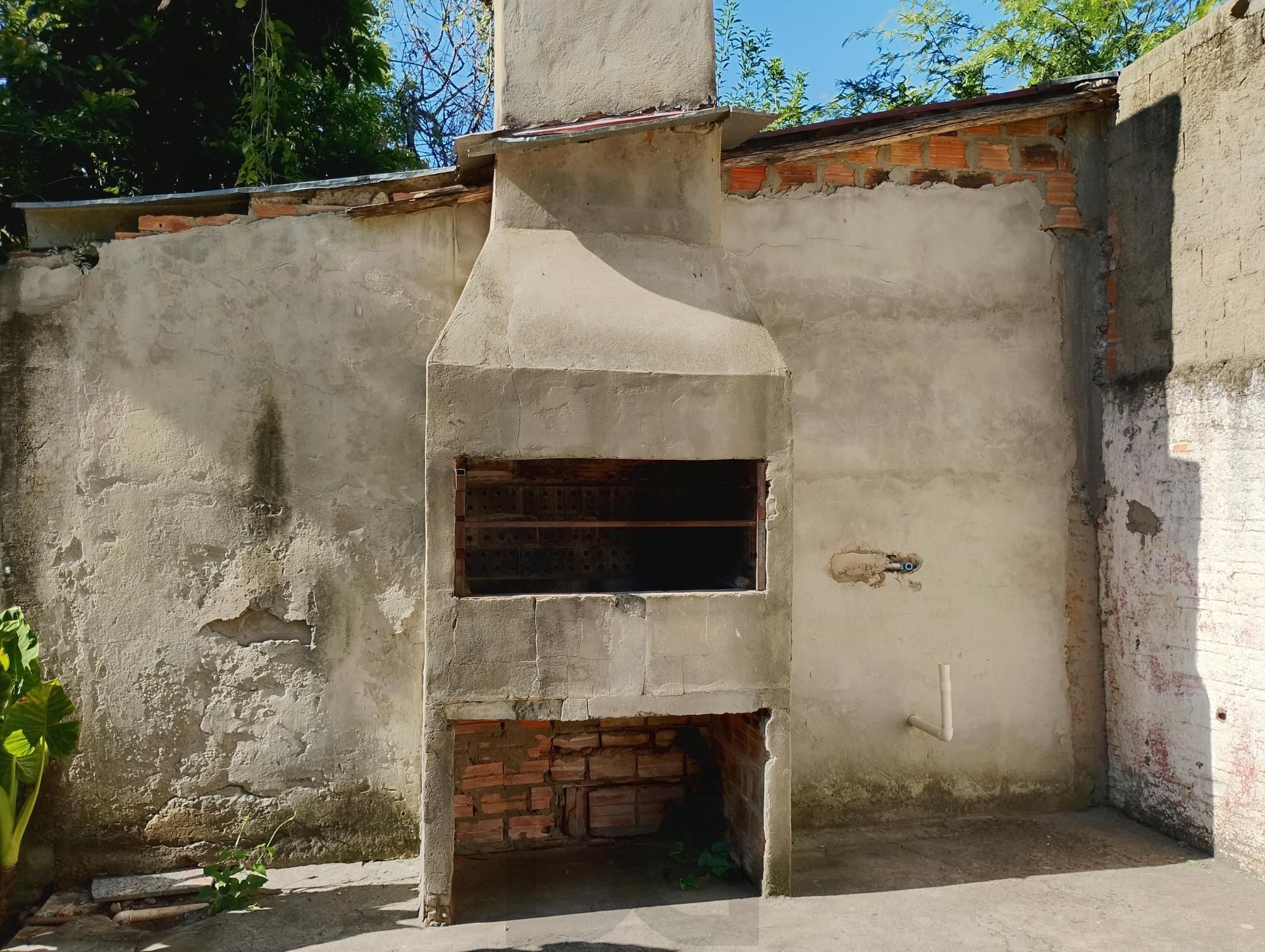 Casa com 3 quartos, 4 vagas de garagem e com pátio no bairro Parque Santa Fé — foto 42