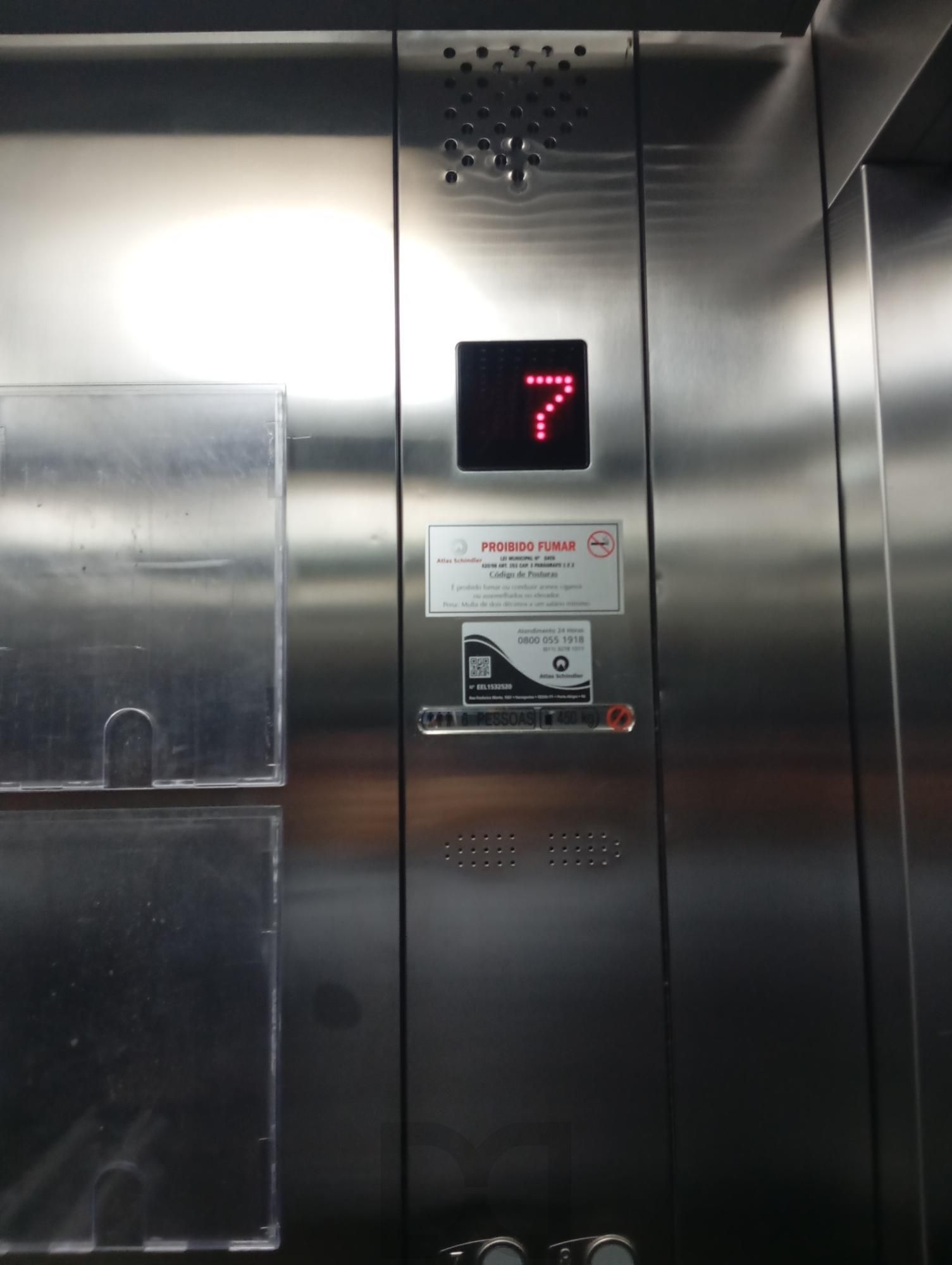 Apartamento com 2 Dormitórios, Vaga Dupla e Elevador no Floresta — foto 27