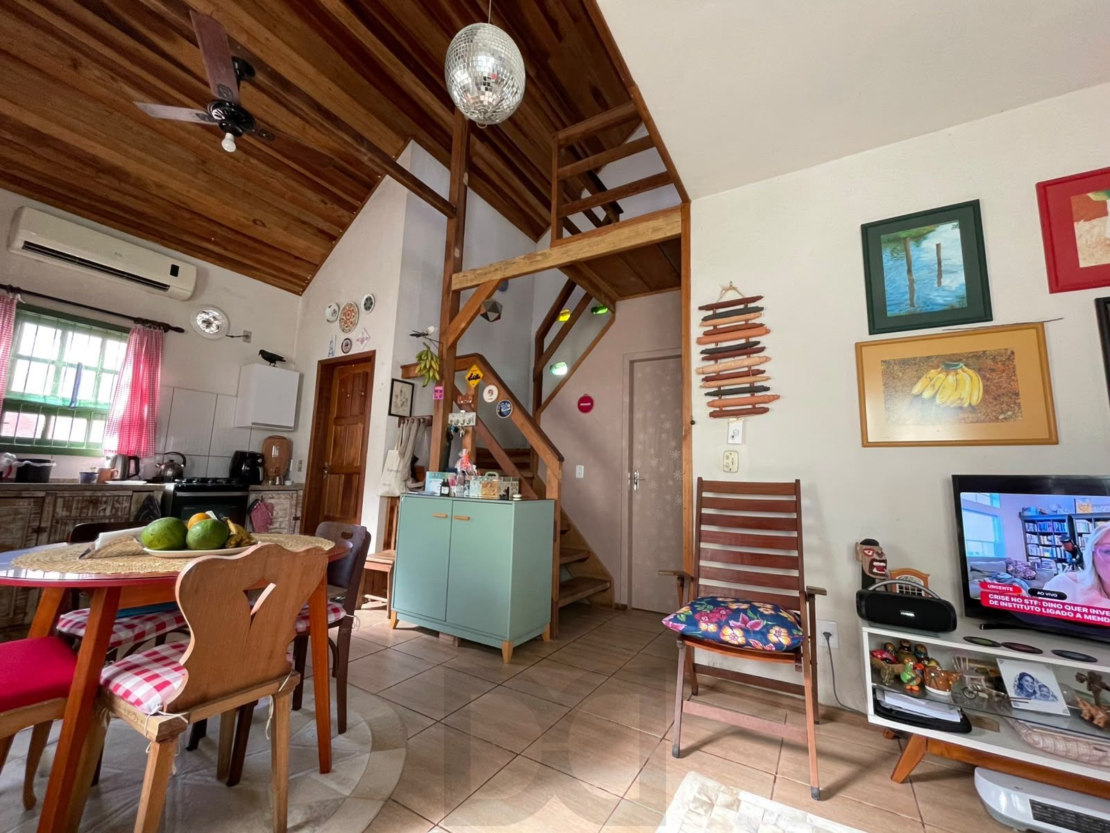 Casa com 3 quartos, suíte e 5 vagas no bairro Santo Antônio. — foto 7
