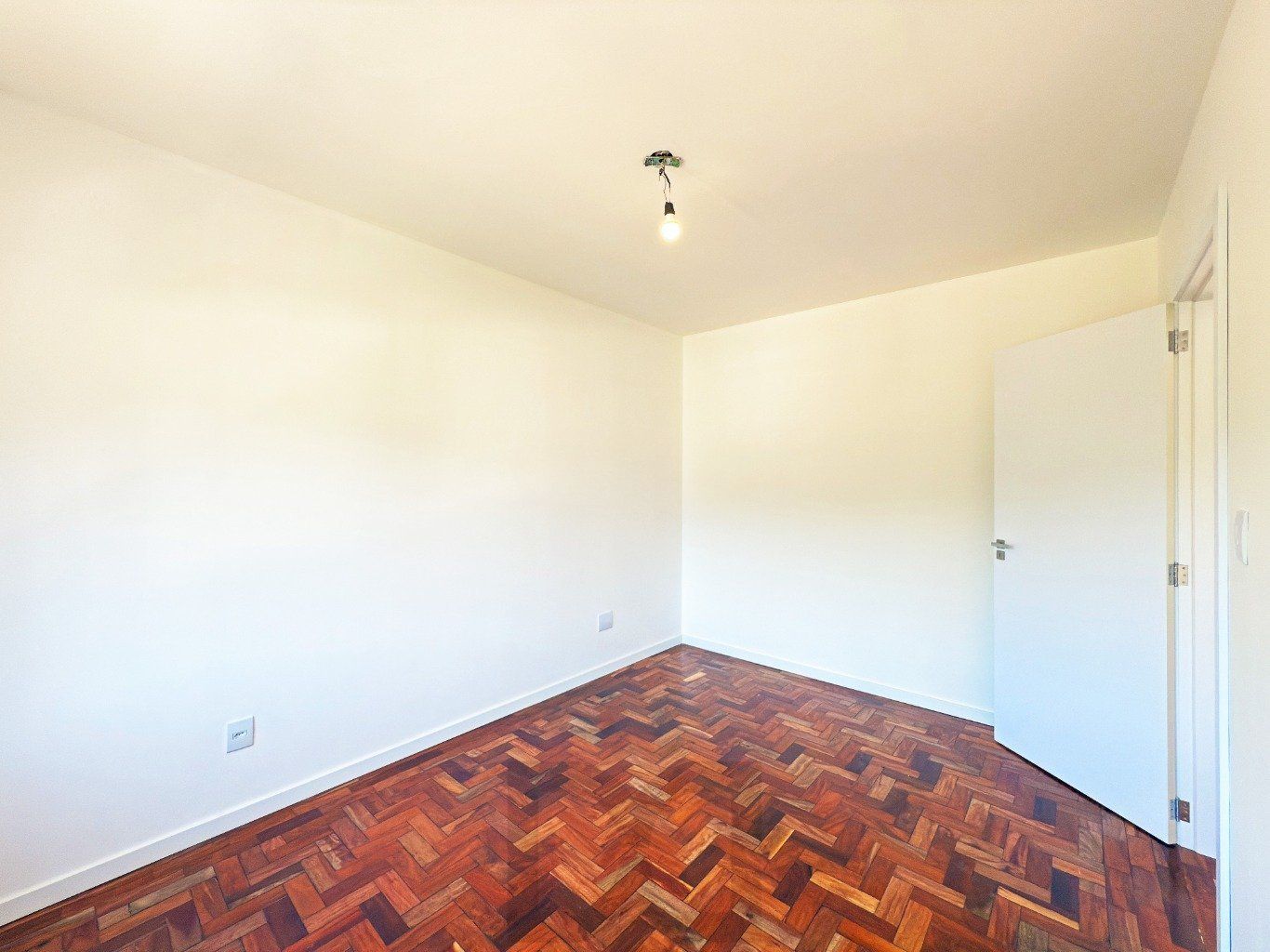 Cobertura com 2 quartos, vaga, elevador e churrasqueira  no bairro Cristal. — foto 15