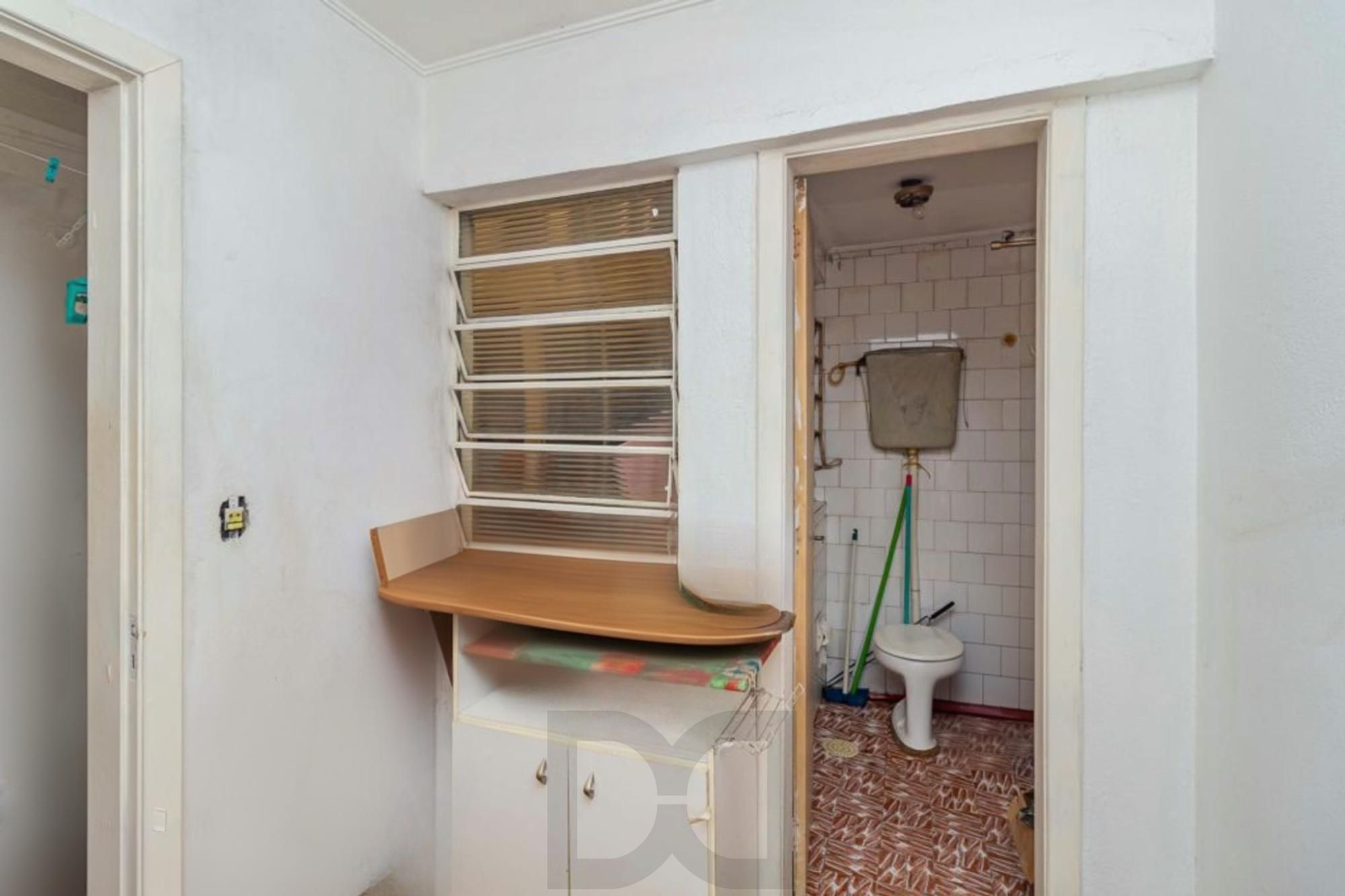 Apartamento com 2 quartos, elevador semi mobiliado no bairro Floresta. — foto 24