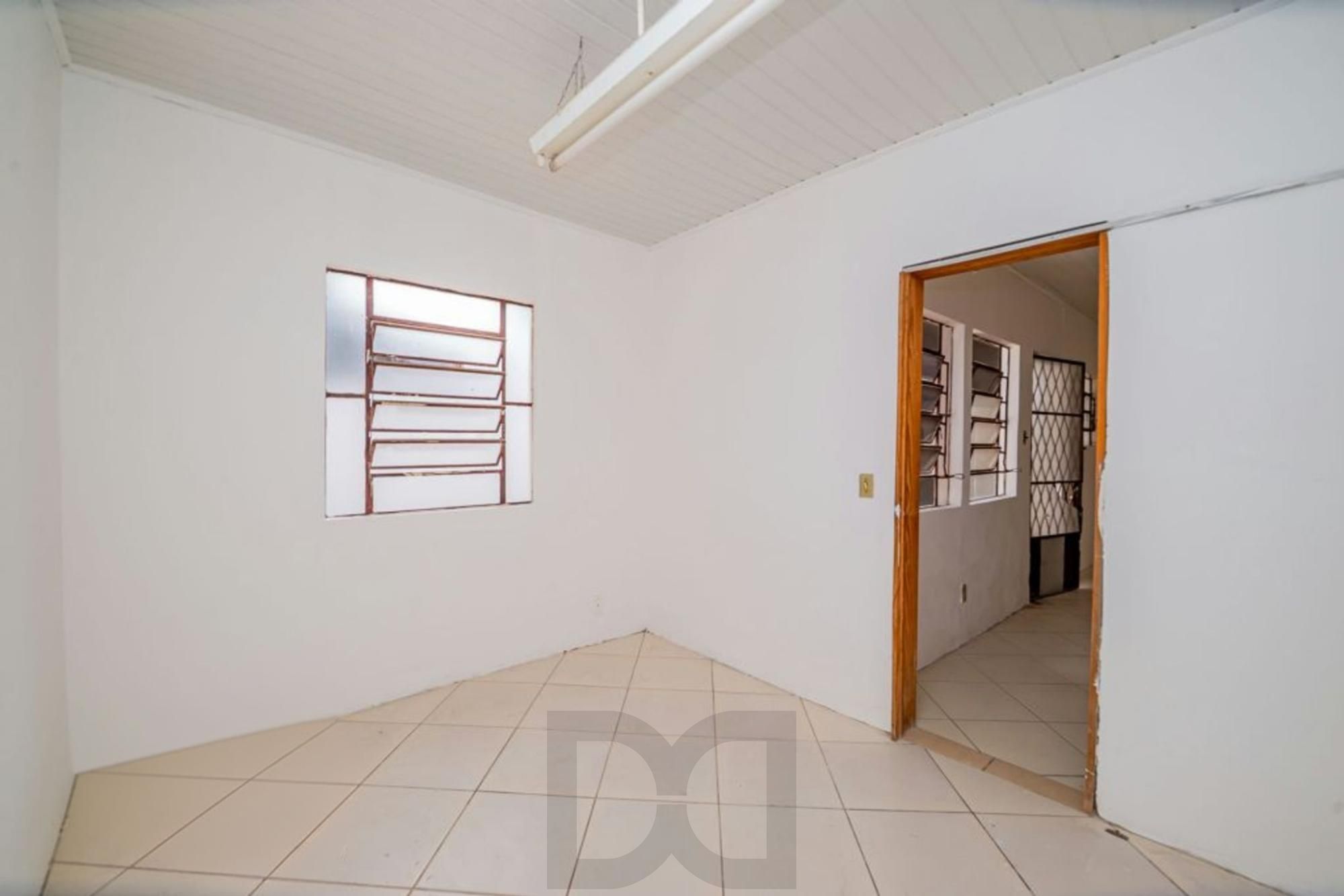 Casa de 2 dormitórios, churrasqueira, pátio, 4 vagas no bairro Ipanema — foto 13