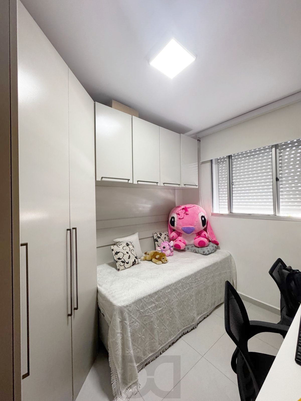 Apartamento semi mobiliado 2 quartos,elevador 1 vaga no bairro Morro Santana. — foto 17