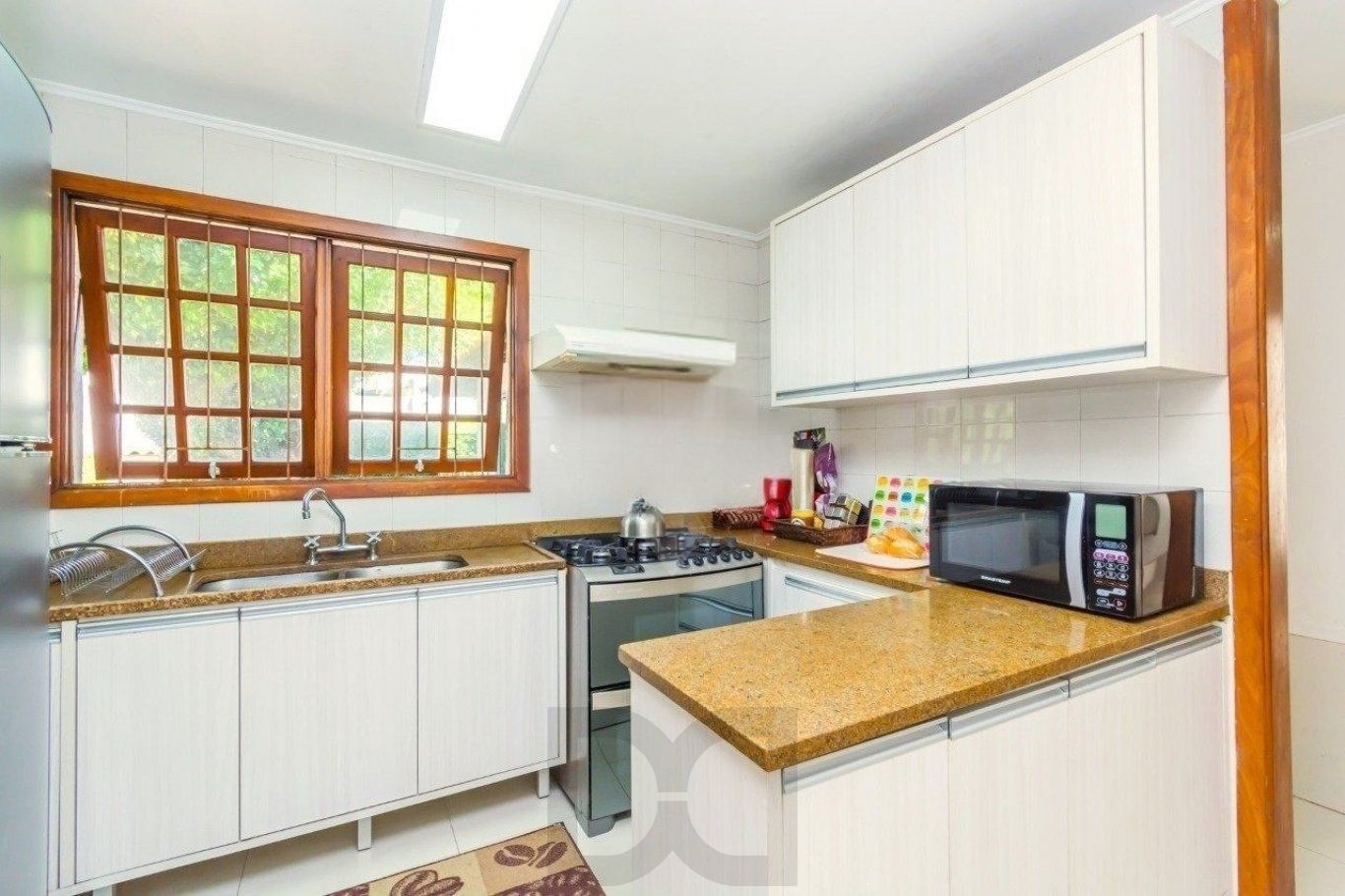Casa com 4 dormitórios, 1 suíte, 4 vagas, piscina no bairro Três Figueiras. — foto 8