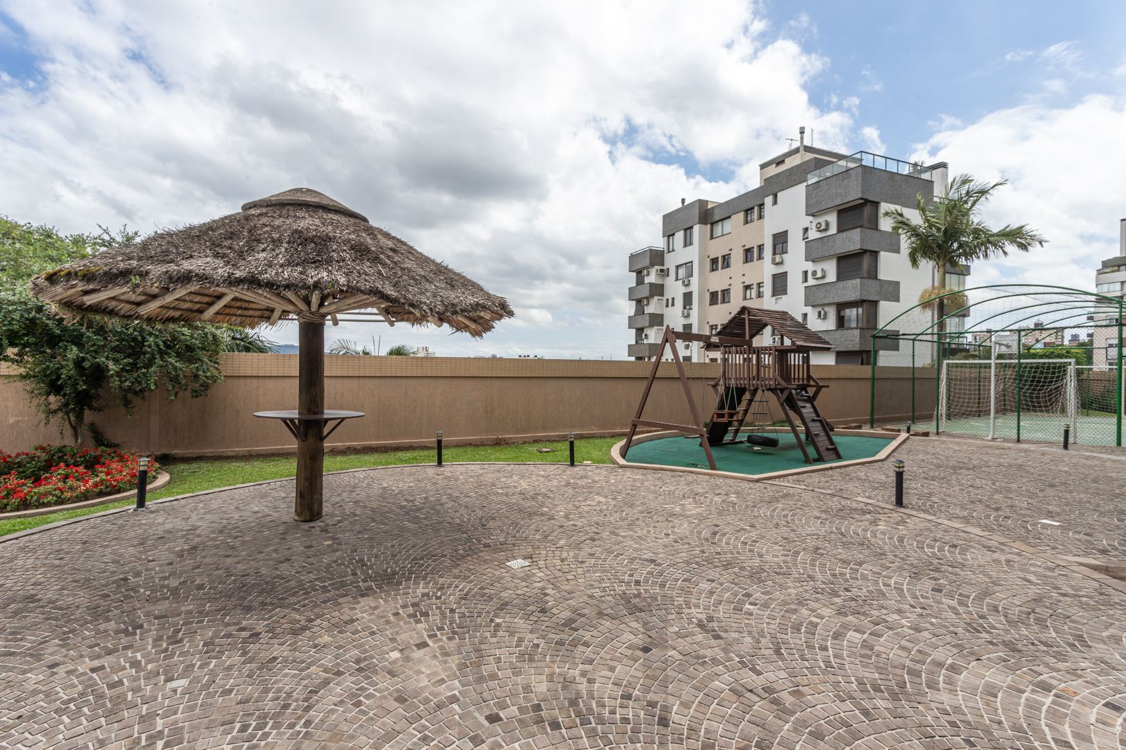 Apartamento de 97m², 2 dormitórios,1suíte, 3 vagas de garagem no Jardim Botânico — foto 54