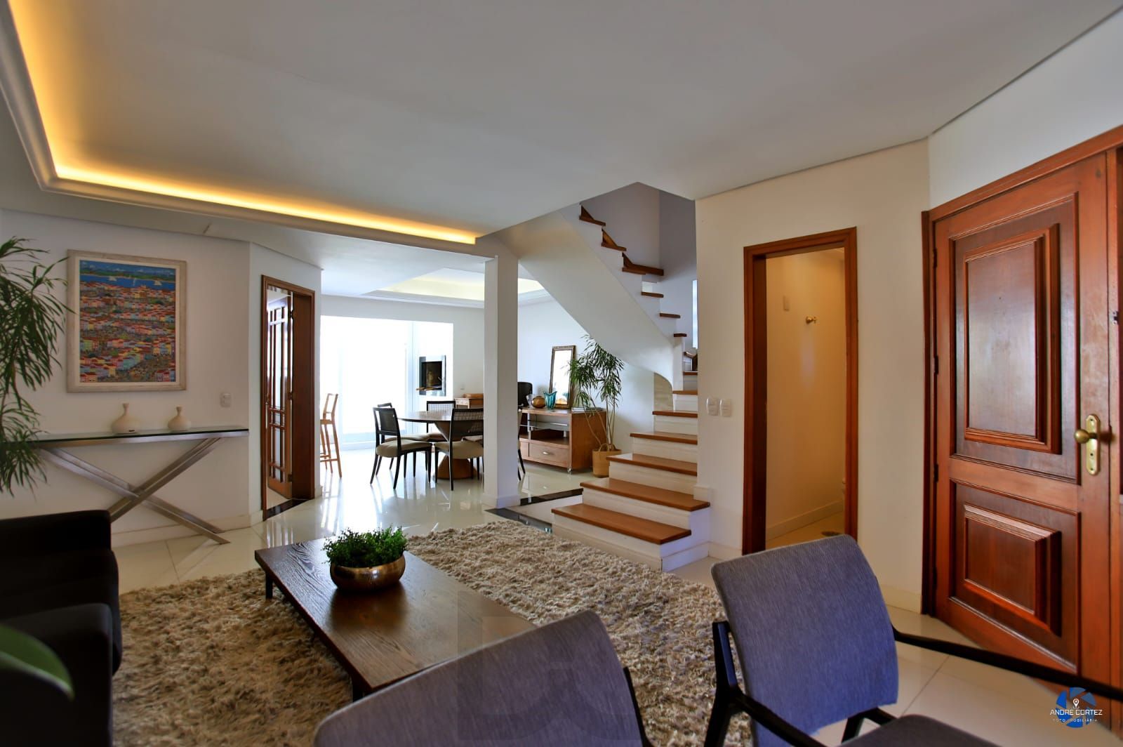 Casa de 3 dormitórios, 3 vagas e pátio com piscina bairro Chácara das Pedras. — foto 6