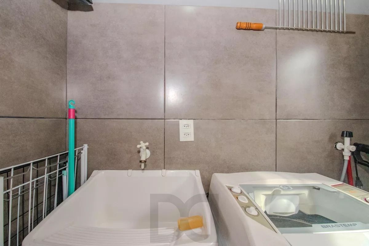 Casa com 1 quarto, churrasqueira e 4 vagas no bairro Sarandi — foto 21