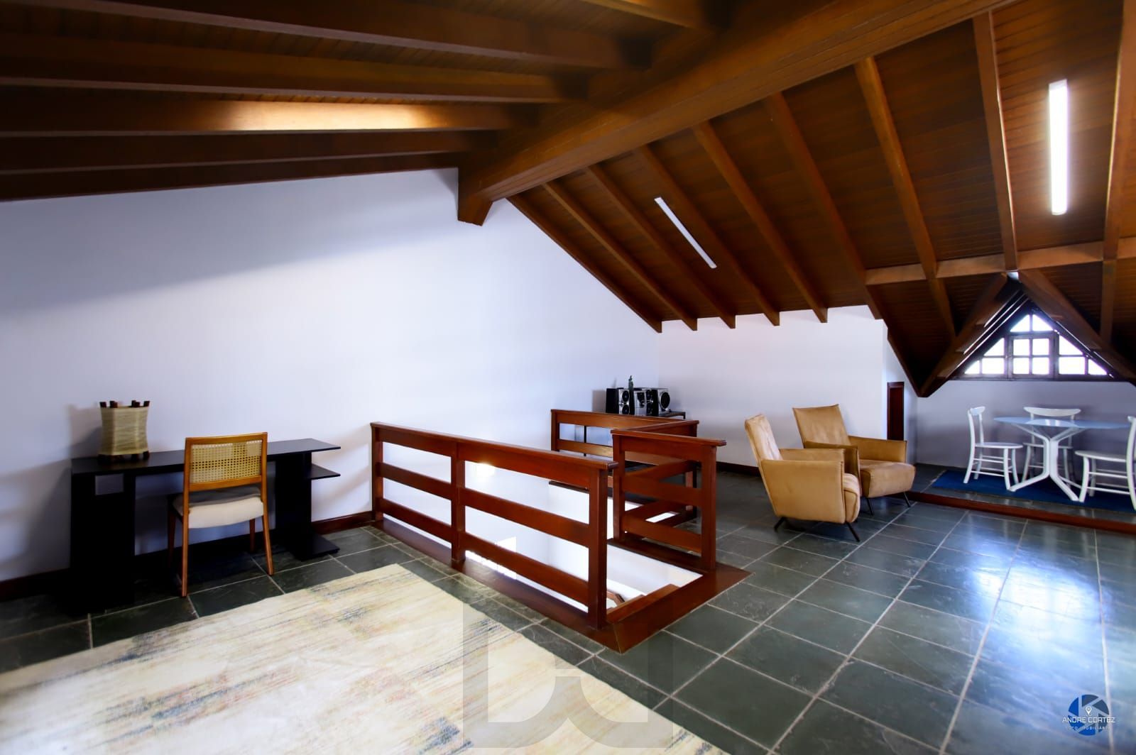 Casa de 3 dormitórios, 3 vagas e pátio com piscina bairro Chácara das Pedras. — foto 33