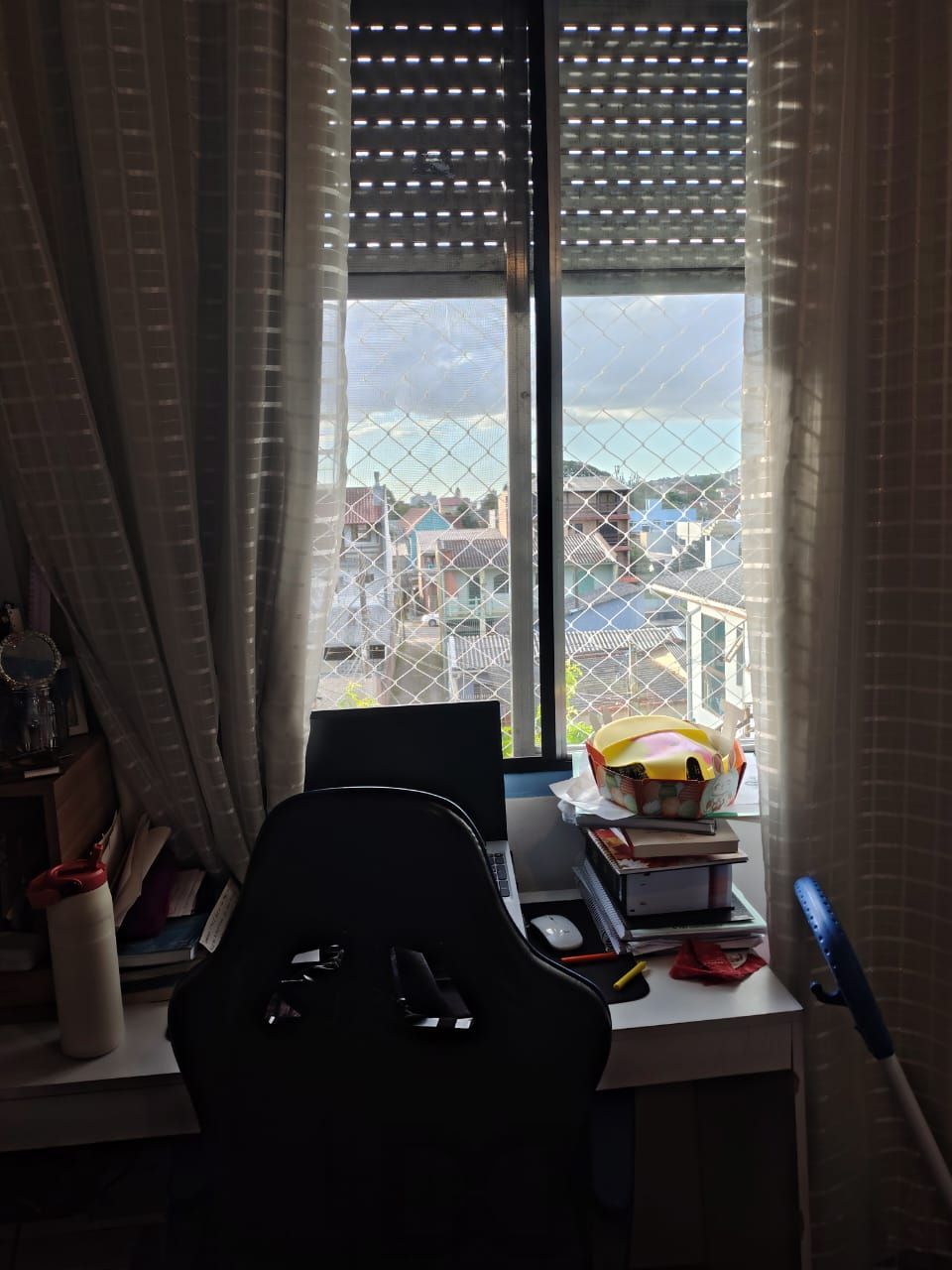 Apartamento de 2 dormitórios, semi mobiliado e 47m² no bairro Camaquã. — foto 15