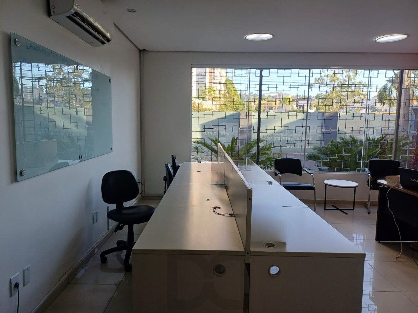 Casa com 3 quartos, 3 banheiros, 300m² e 8 vagas no Menino Deus. — foto 28