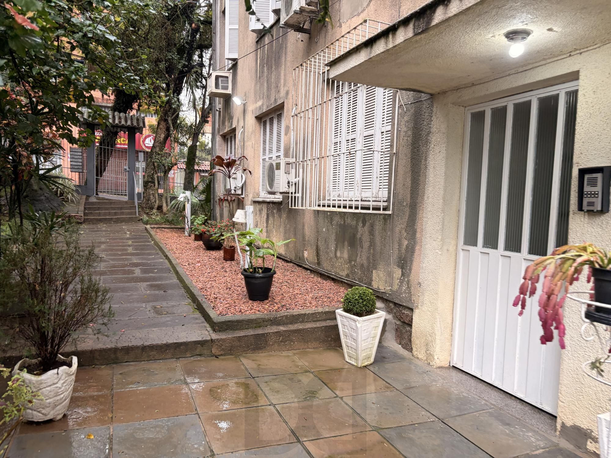 Apartamento térreo de 3 dormitórios com garagem coberta no Sarandi — foto 23
