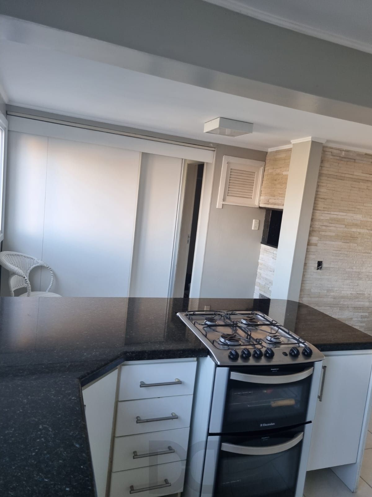 Apartamento térreo semi mobiliado de 3 dormitórios no bairro Cristal — foto 11