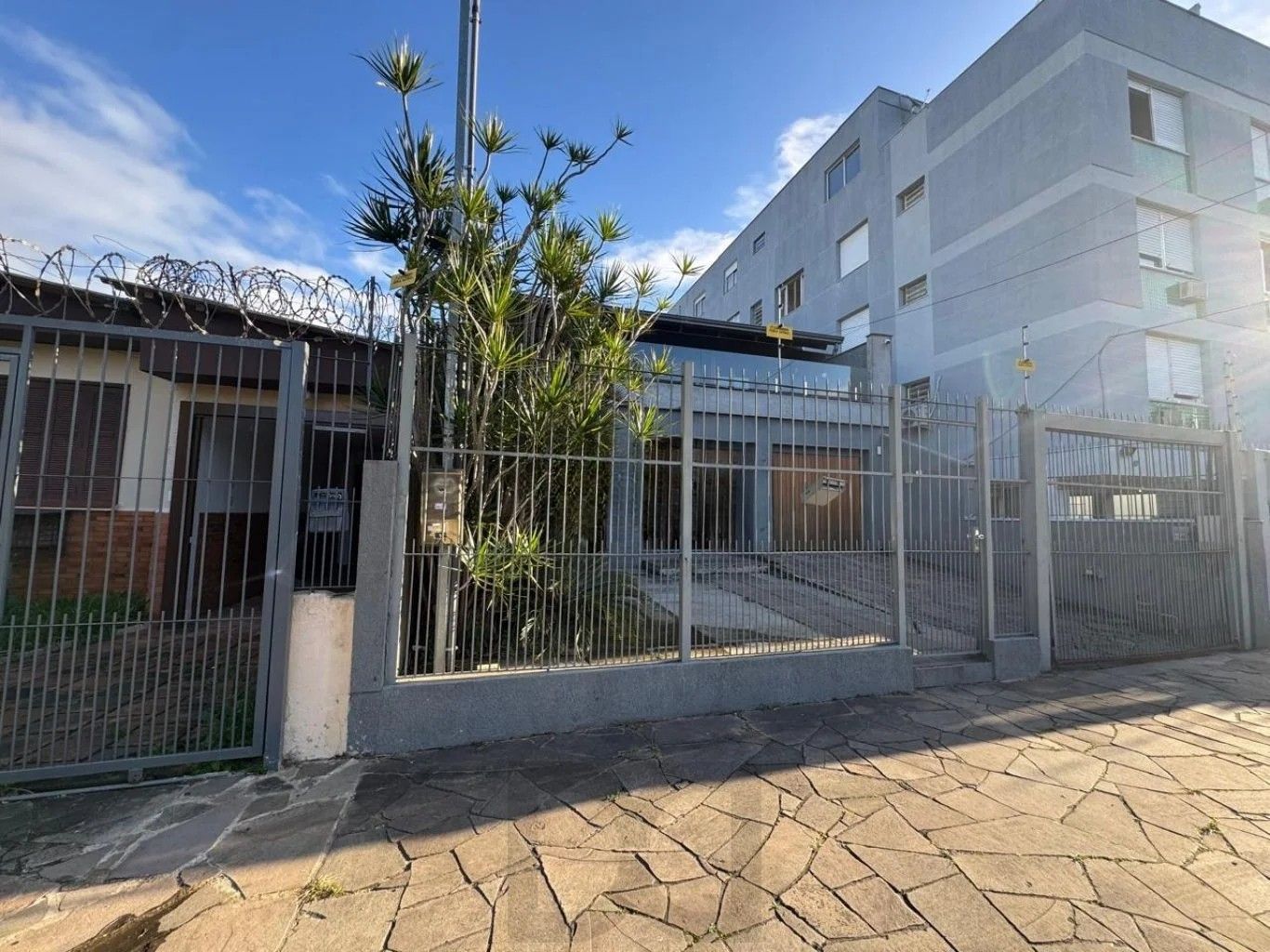 Casa de 3 dormitórios e 4 vagas de garagem no Bairro gloria em Porto Alegre. — foto 22