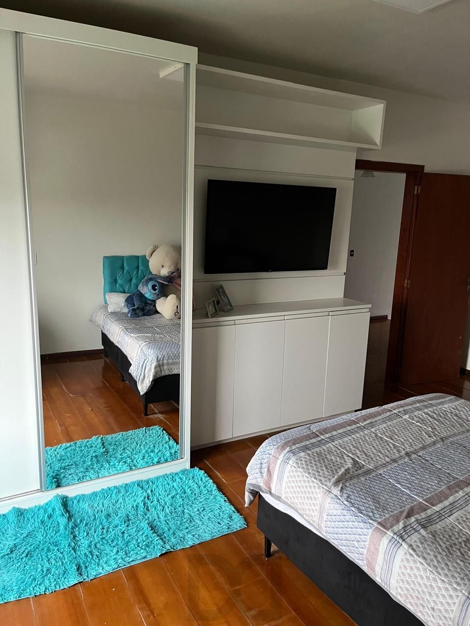 Casa com 4 quartos, sendo 1 suíte, vaga e Piscina Bairro Cavalhada — foto 12