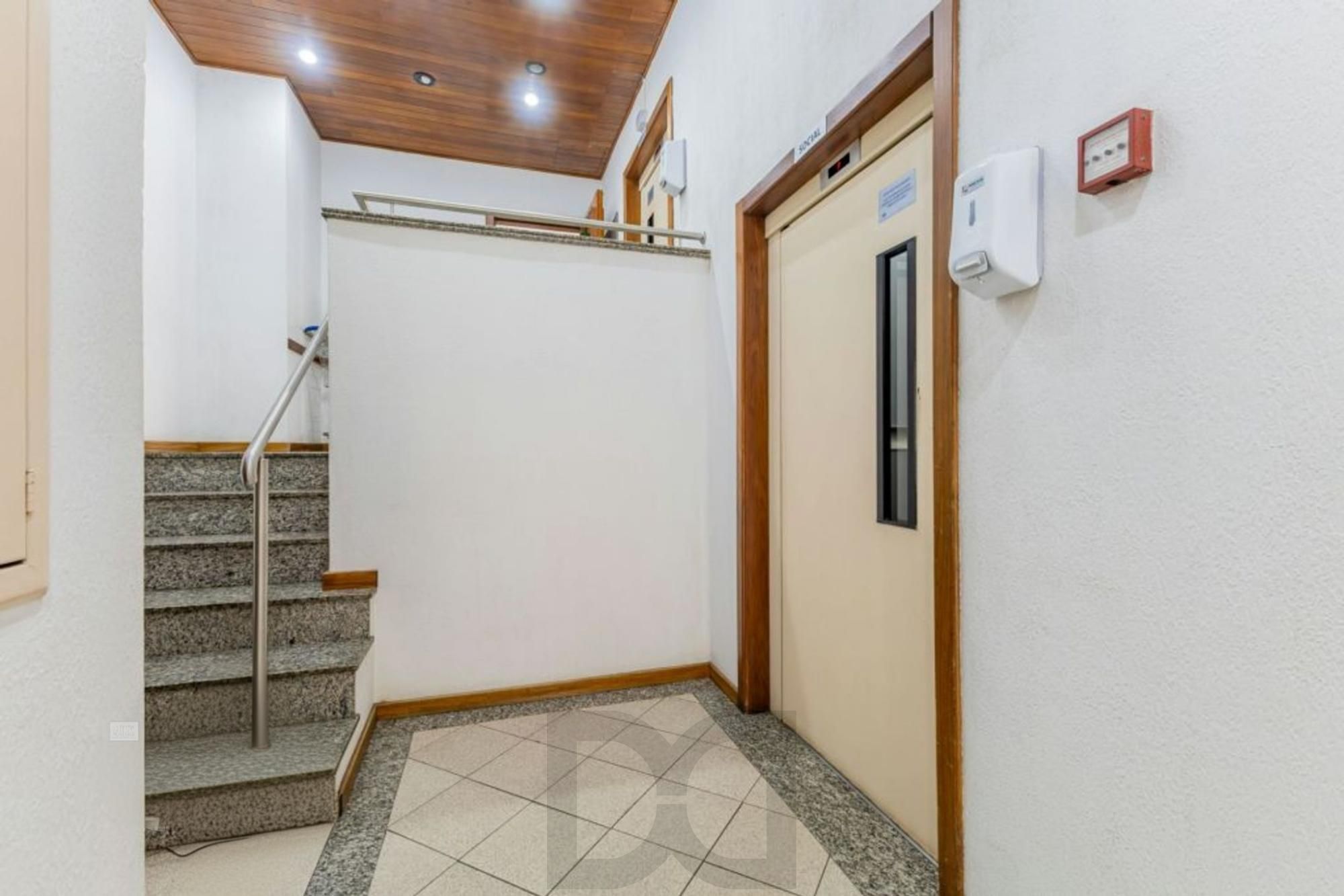 Apartamento com 3 quartos, 1 suíte, 3 vagas e elevador no Bairro São João. — foto 47