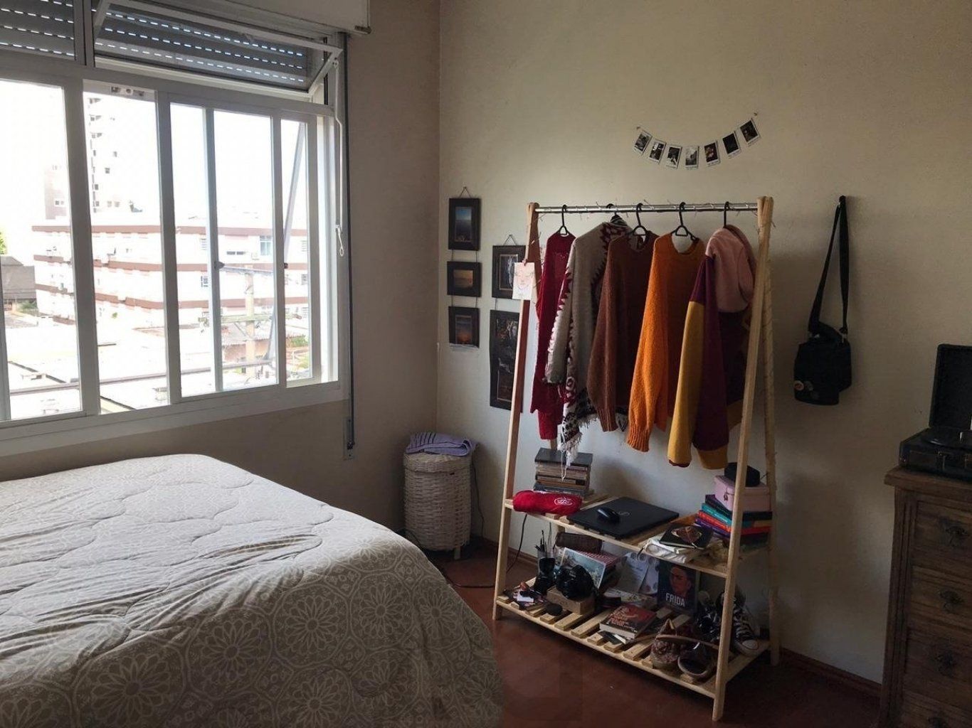 Apartamento de 2 dormitórios, sacada e churrasqueira no bairro Menino Deus — foto 13