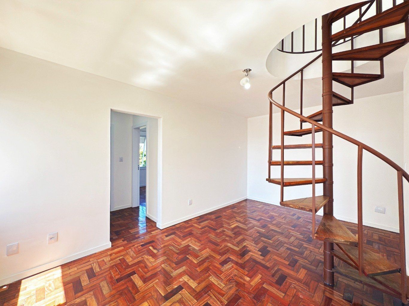 Cobertura com 2 quartos, vaga, elevador e churrasqueira  no bairro Cristal. — foto 6