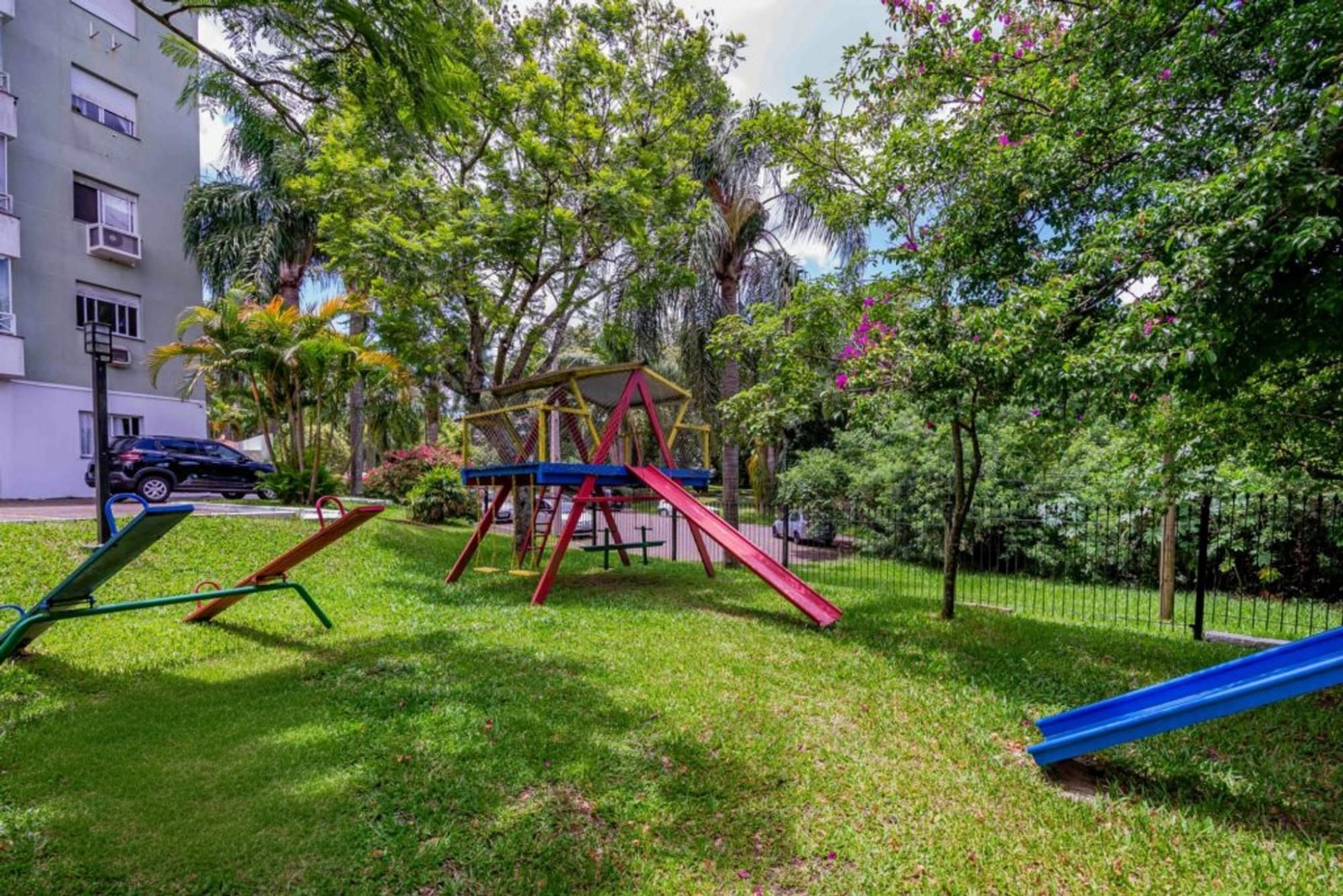 Apartamento semi mobiliado de 3 quartos, elevador, 1 vaga no bairro Cavalhada — foto 33