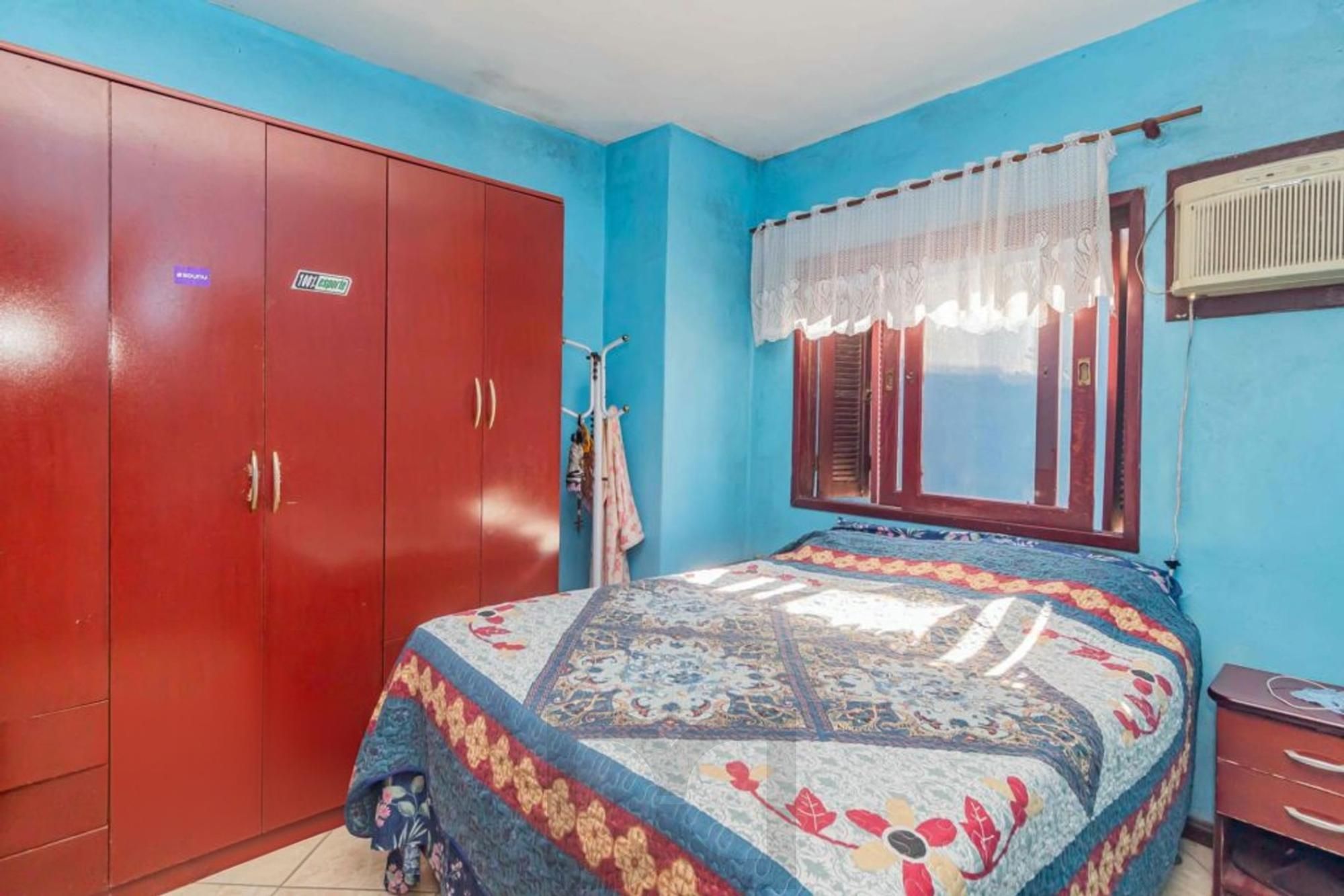 Casa com 4 quartos, 1 suíte , vaga de garagem e churrasqueira à venda em Sarandi. — foto 21