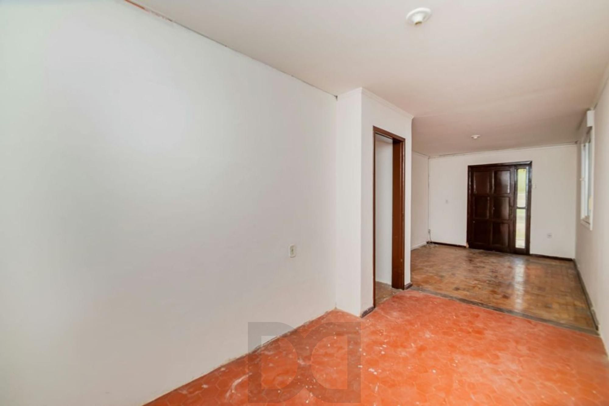 Casa de 2 dormitórios, churrasqueira, pátio, 4 vagas no bairro Ipanema — foto 6