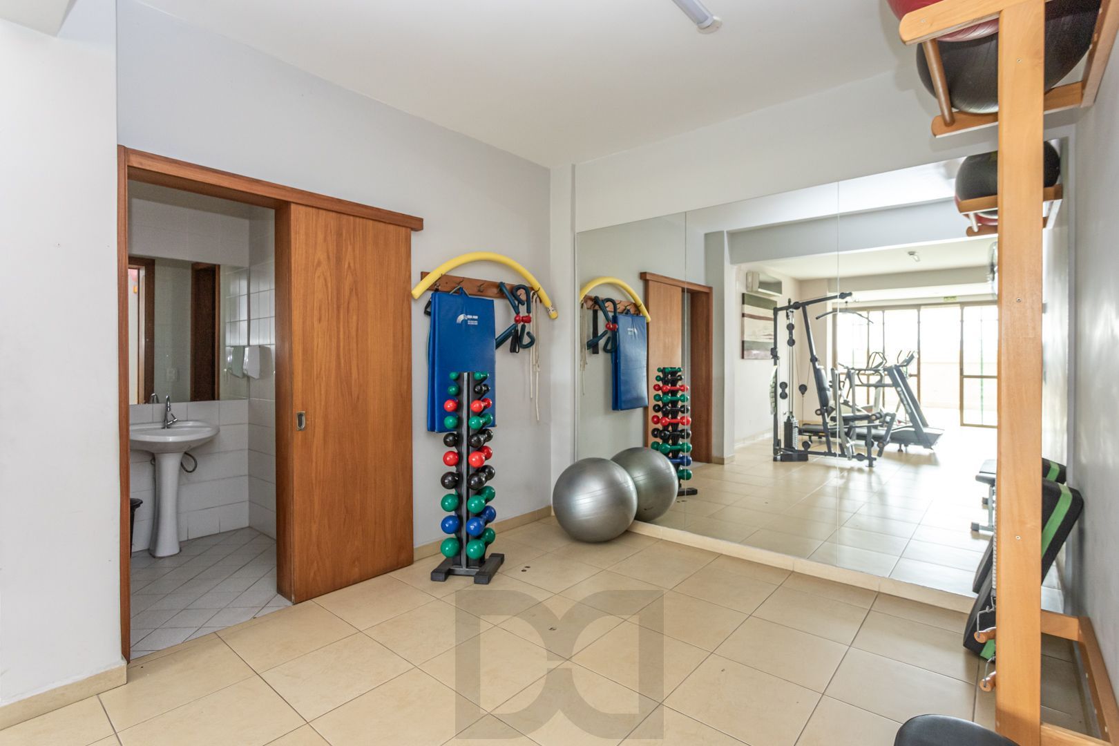 Apartamento de 97m², 2 dormitórios,1suíte, 3 vagas de garagem no Jardim Botânico — foto 47