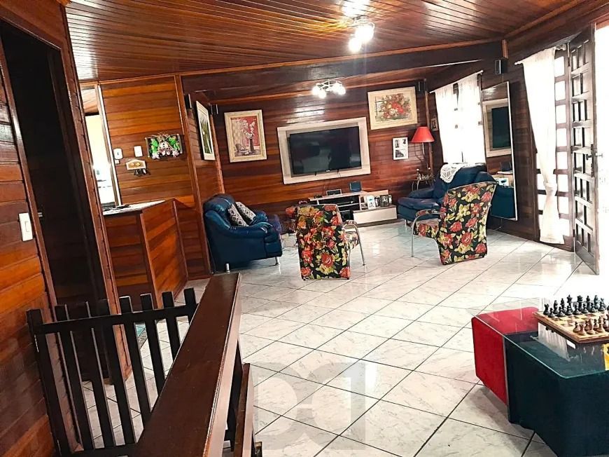 Casa com 3 Quartos e 3 banheiros à Venda, 387 m² — foto 4