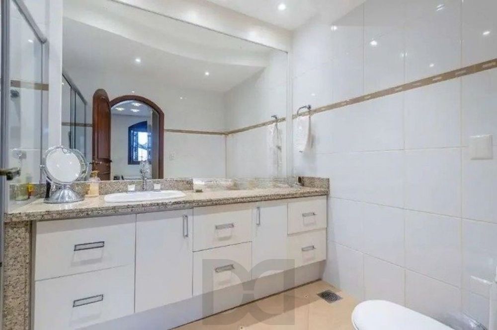 Casa de 3 quartos, piscina, churrasqueira, 7 vagas no bairro Tristeza — foto 32