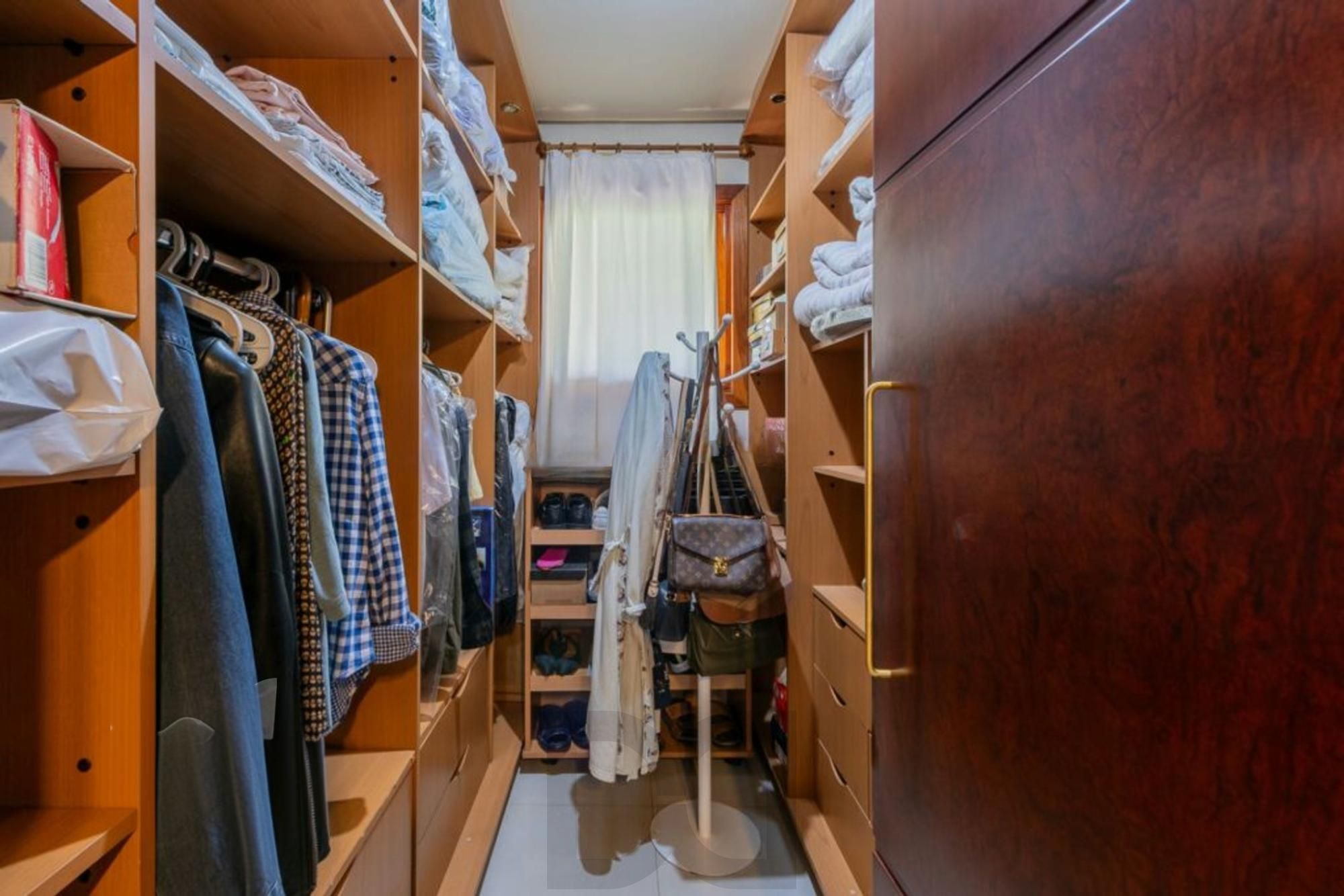 Apartamento de 4 dormitórios, 2 suítes, 2 vagas e elevador na Castro Alves. — foto 31